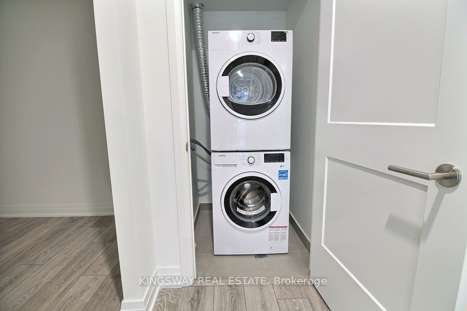 https://trreb-image.ampre.ca/QBFAzT5Tz8Mt2NpbPzOTyeDtW4tci7v6WNTMU_AcWzI/rs:fit:960:960/wm:.5:so:0:50:.4/wmsh:10/wmt:PHNwYW4gZm9yZWdyb3VuZD0nd2hpdGUnIGZvbnQ9JzY4Jz5LSU5HU1dBWSBSRUFMIEVTVEFURSwgQnJva2VyYWdlPC9zcGFuPg/L3RycmViL2xpc3RpbmdzLzQwLzg5LzA3LzEyL3AvNDY5YmRhNDQtNjRmMS00NTRjLTgwNWMtMjdhNjdlOGIxNzM3LmpwZw.jpg