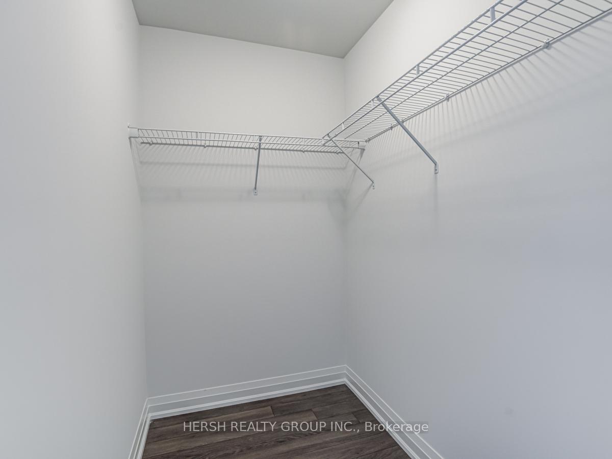 4 Bedrooms Condo at 10 Meadowglen,  Toronto For sale