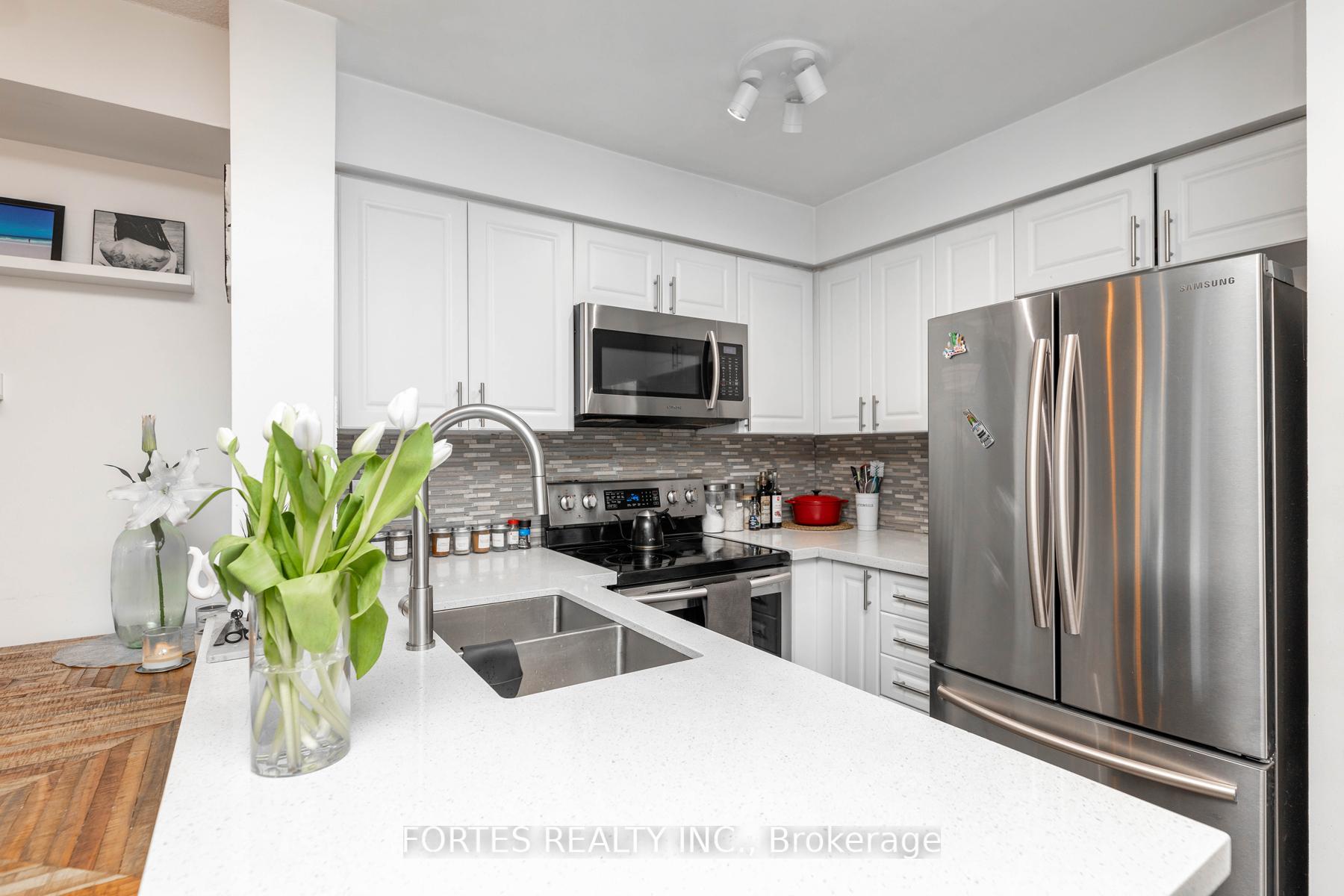 2 Bedrooms Condo at 9 Michael Power,  Toronto For sale