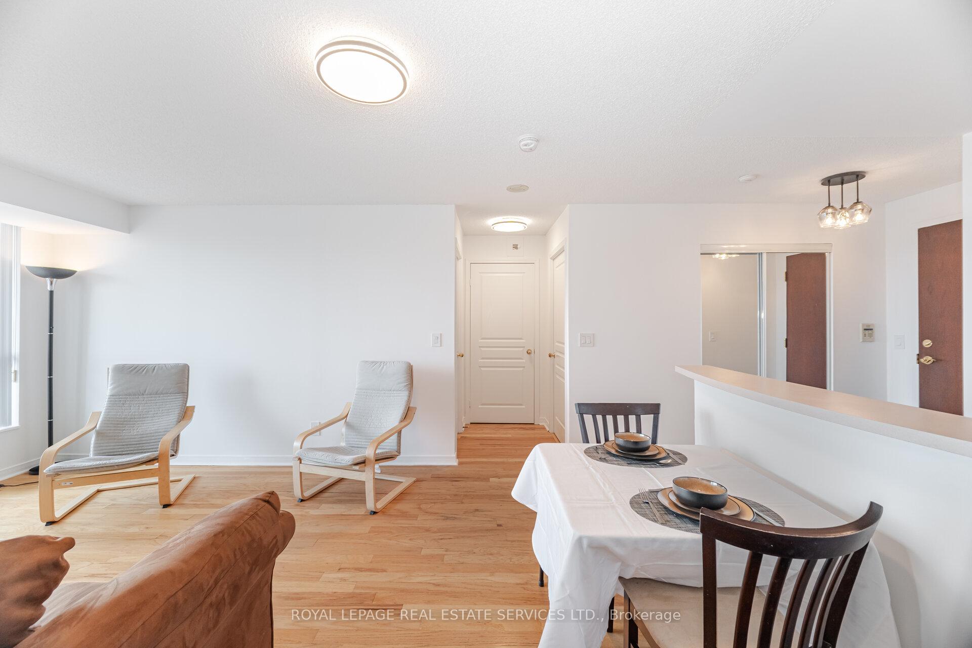 2 Bedrooms Condo at 2585 Erin Centre,  Mississauga For sale