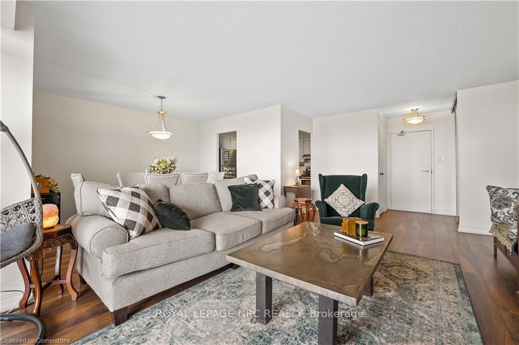2 Bedrooms Condo at 500 GREEN,  Hamilton For sale
