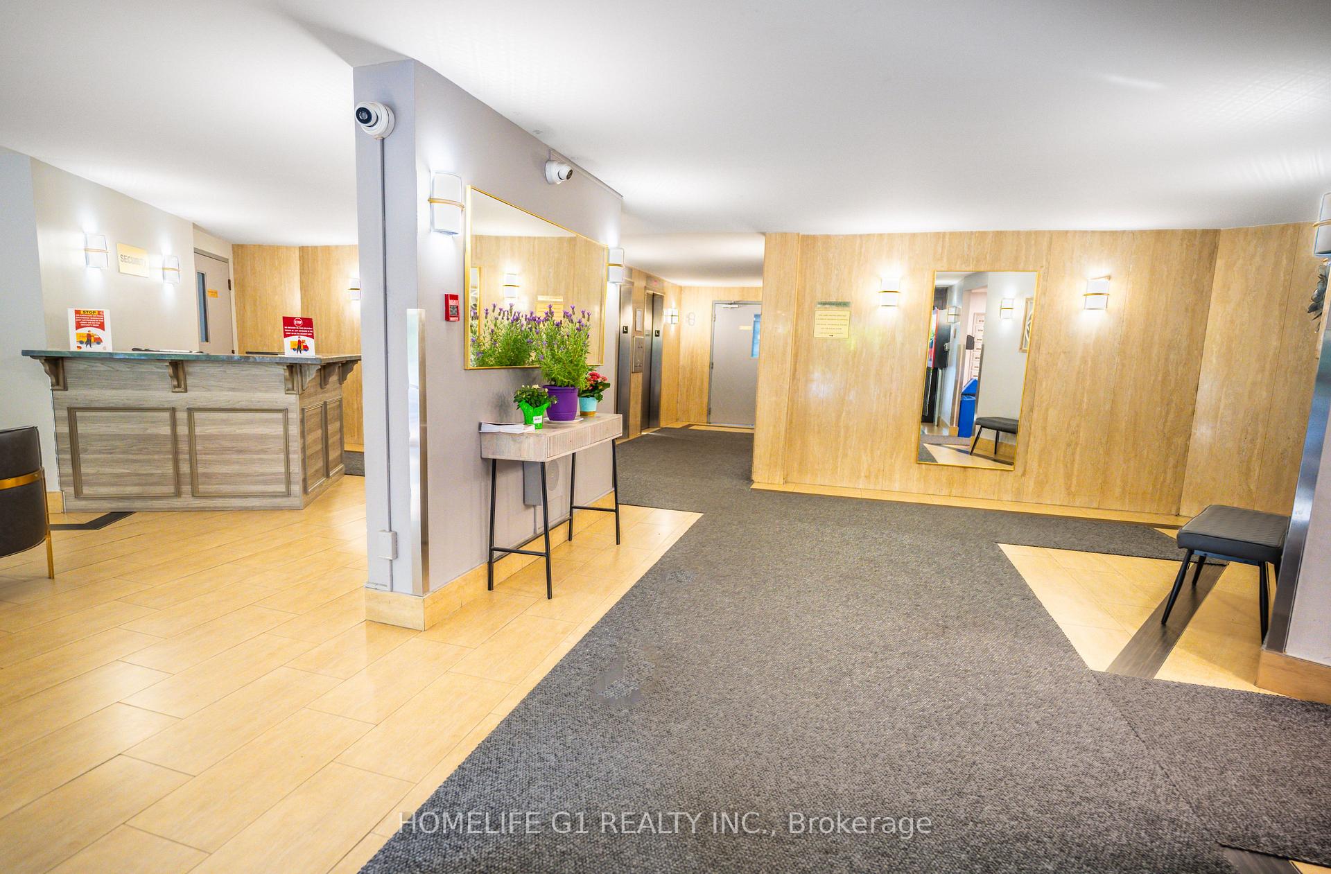 3 Bedrooms Condo at 5 Shady, Toronto For sale