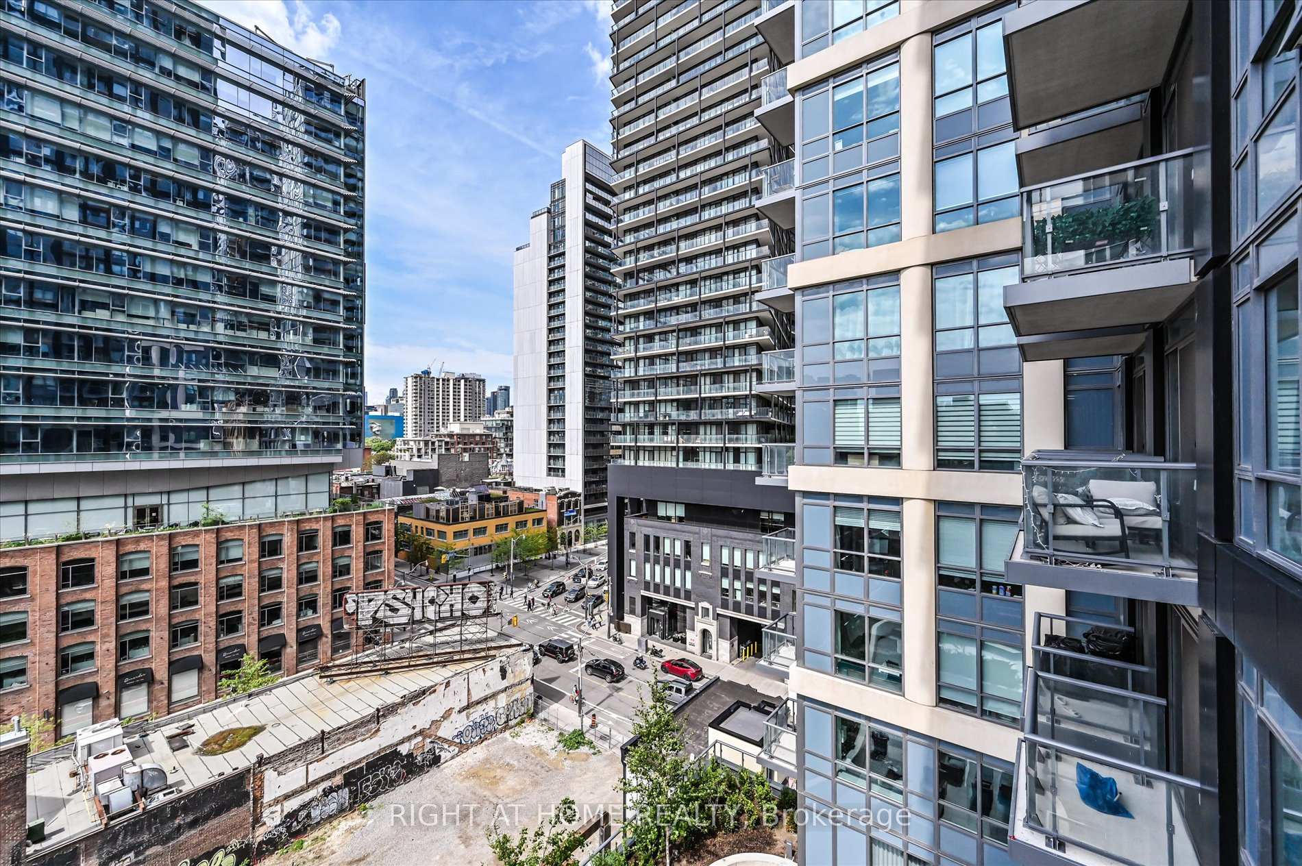 3 Bedrooms Condo at 108 Peter, Toronto For sale