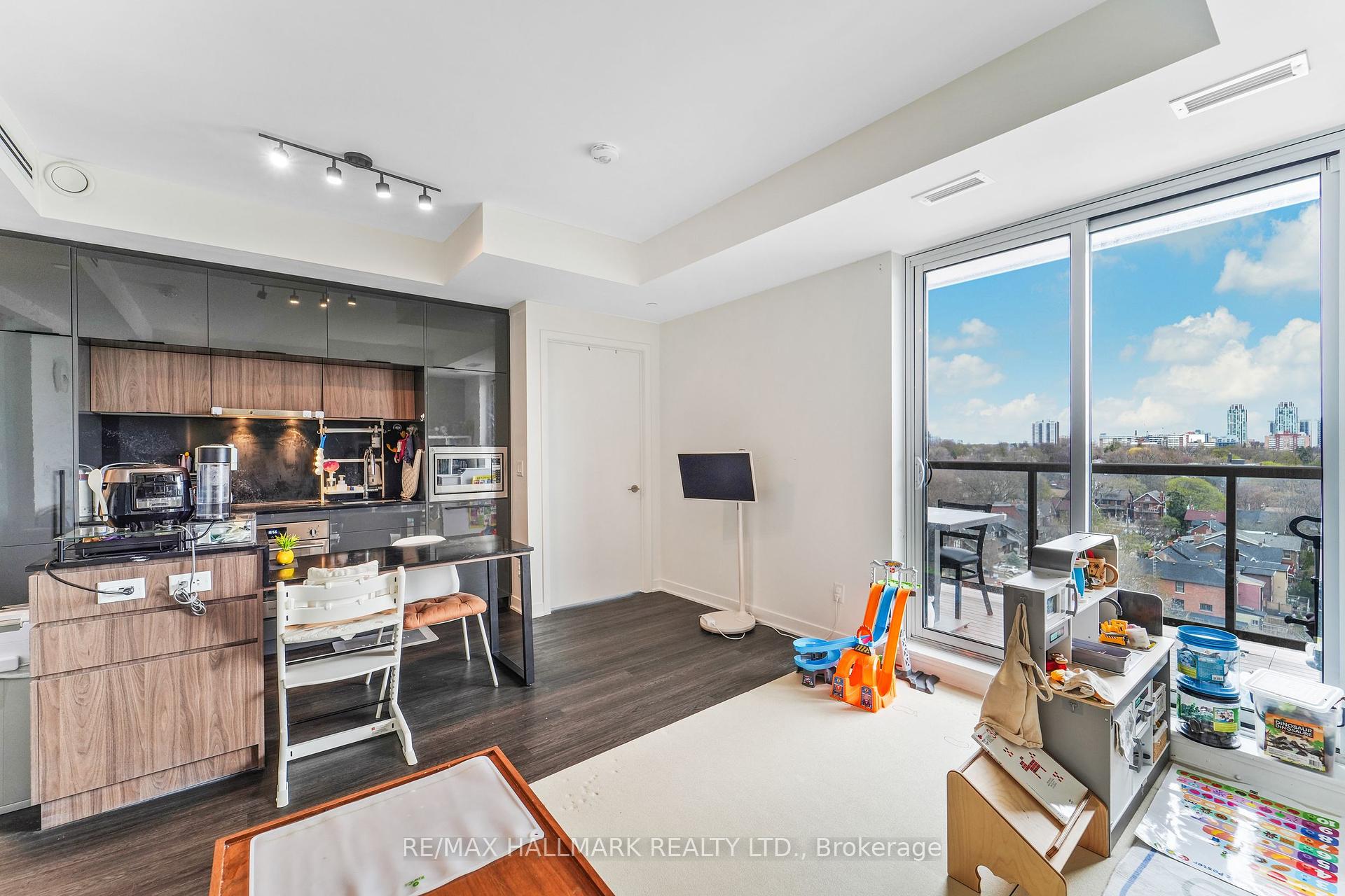 2 Bedrooms Condo at 185 Alberta, Toronto For sale