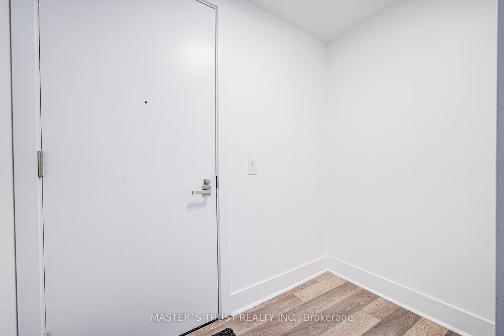 2 Bedrooms Condo at 32 Davenport, Toronto For sale