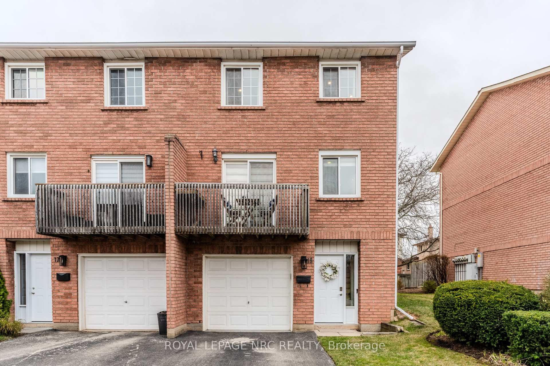 3 Bedrooms Condo at 29 Heritage, Hamilton For sale