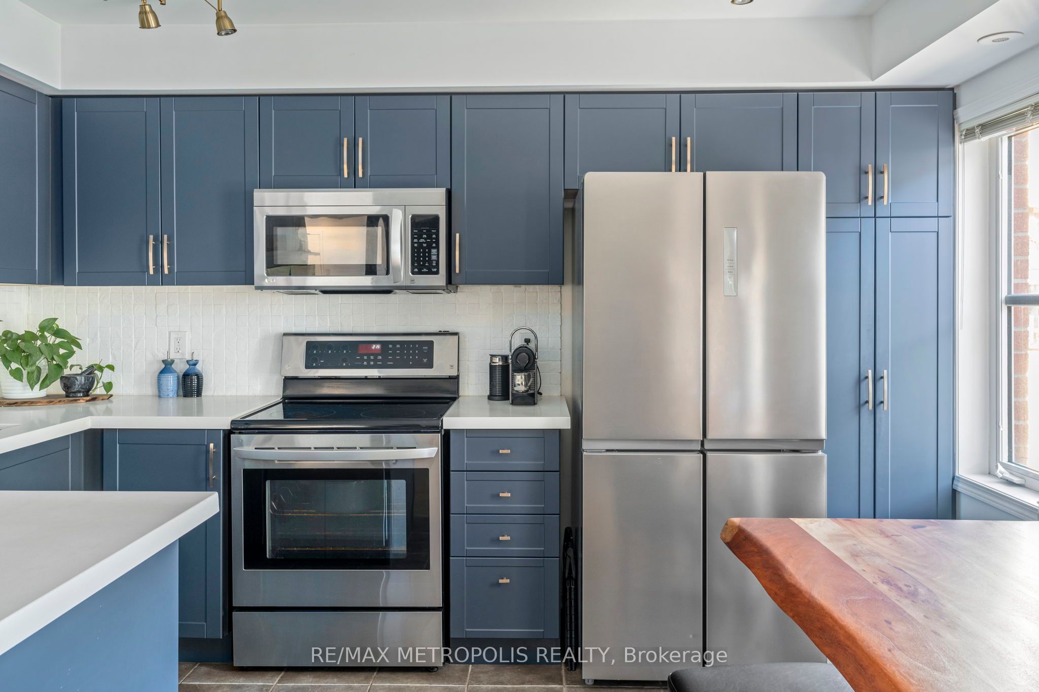 734 Neighbourhood Circle, #4