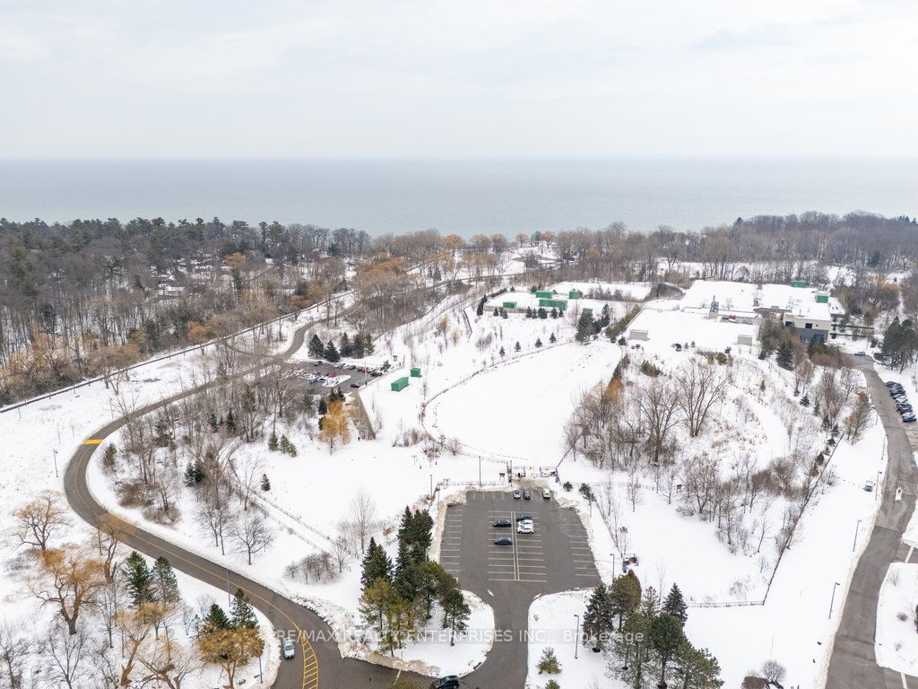 1076 Red Pine Crescent