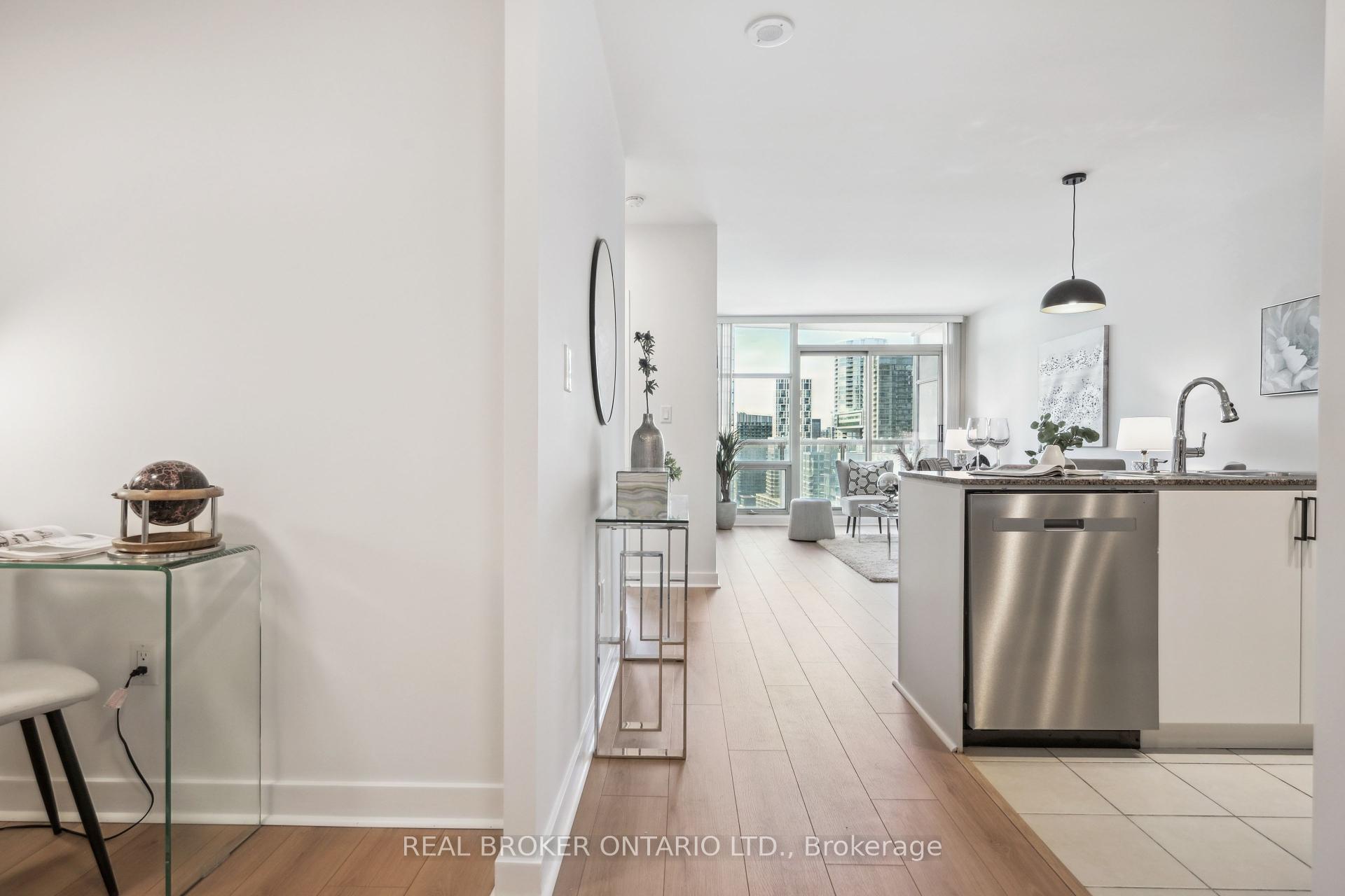 2 Bedrooms Condo at 10 Navy Wharf, Toronto For sale