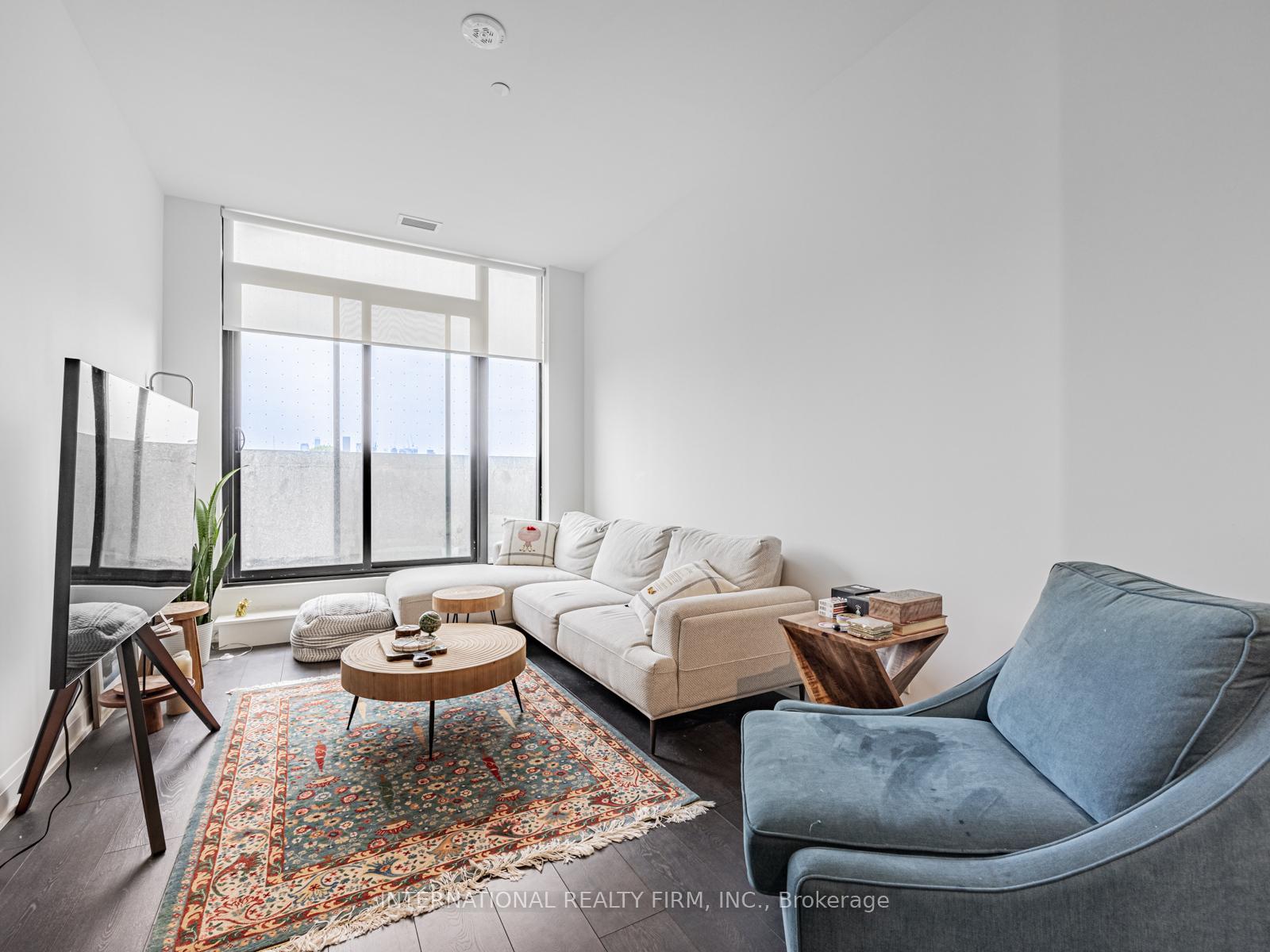 2 Bedrooms Condo at 33 Frederick Todd, Toronto For sale