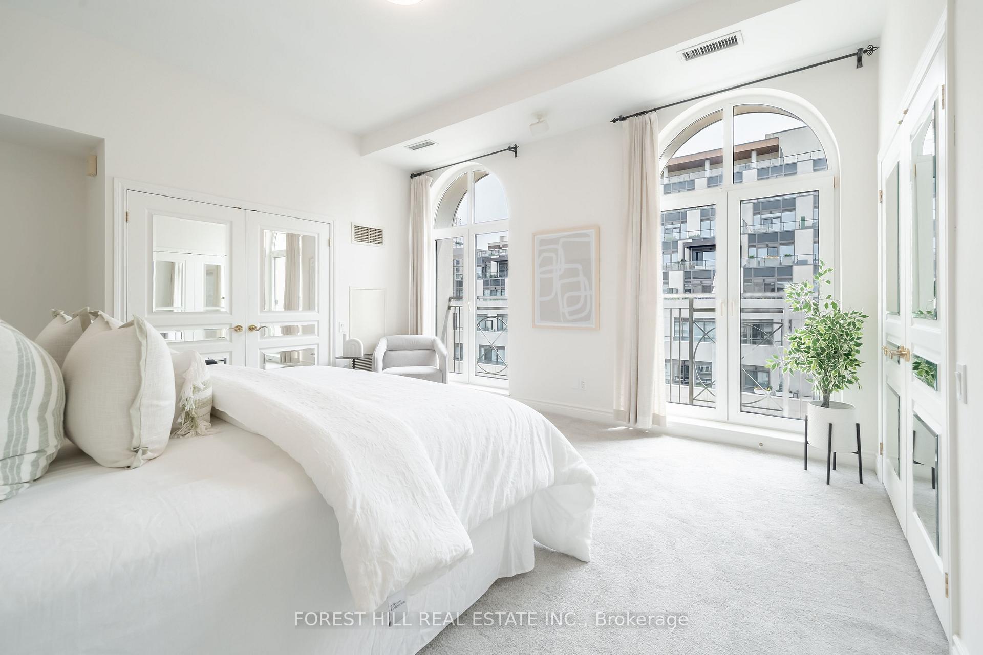 3 Bedrooms Condo at 1 Balmoral, Toronto For sale