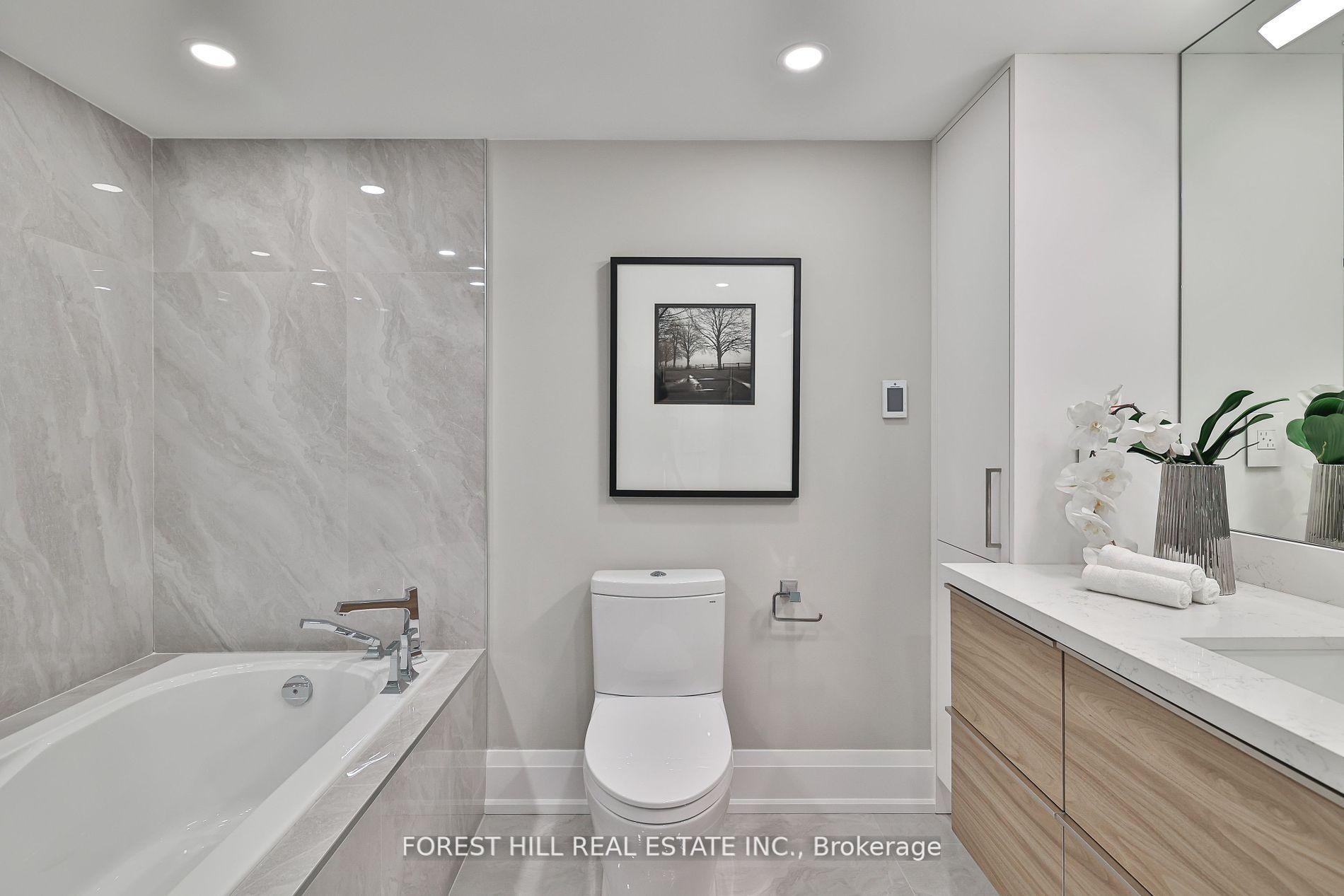 3 Bedrooms Condo at 33 University, Toronto For sale