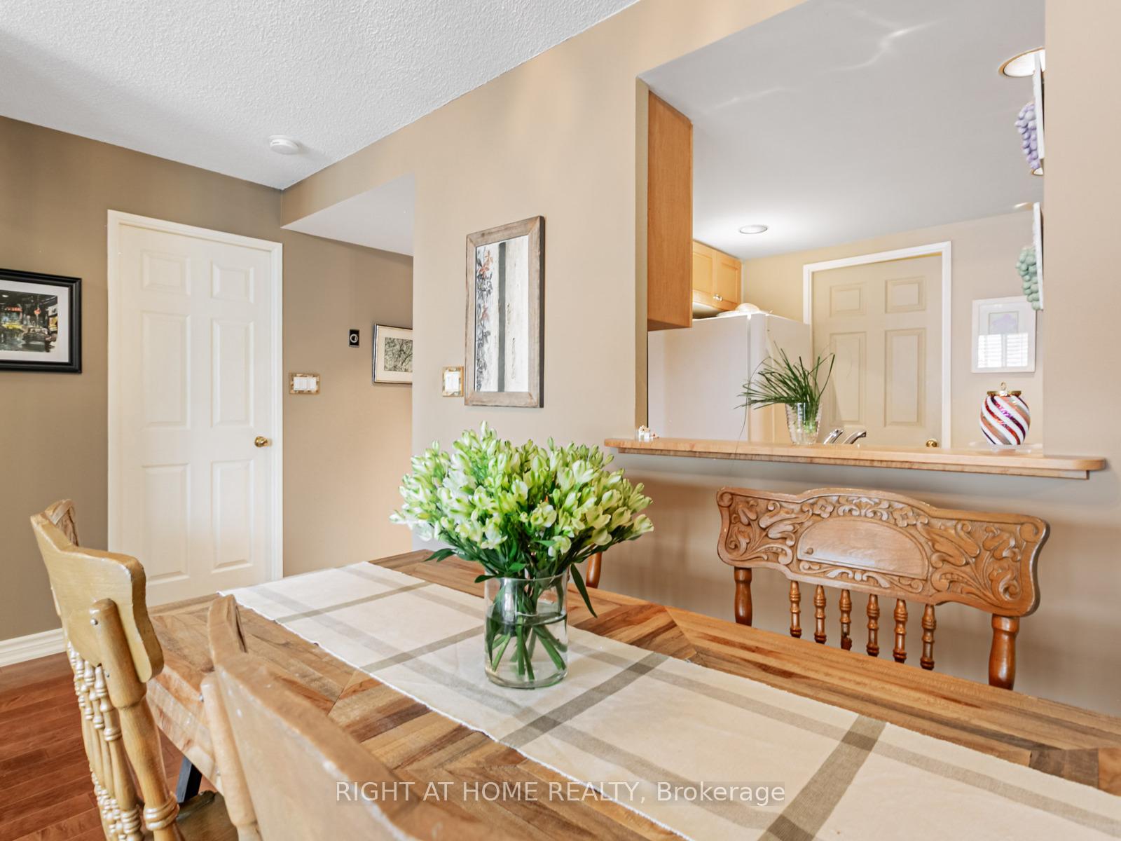 2 Bedrooms Condo at 225 Davenport, Toronto For sale