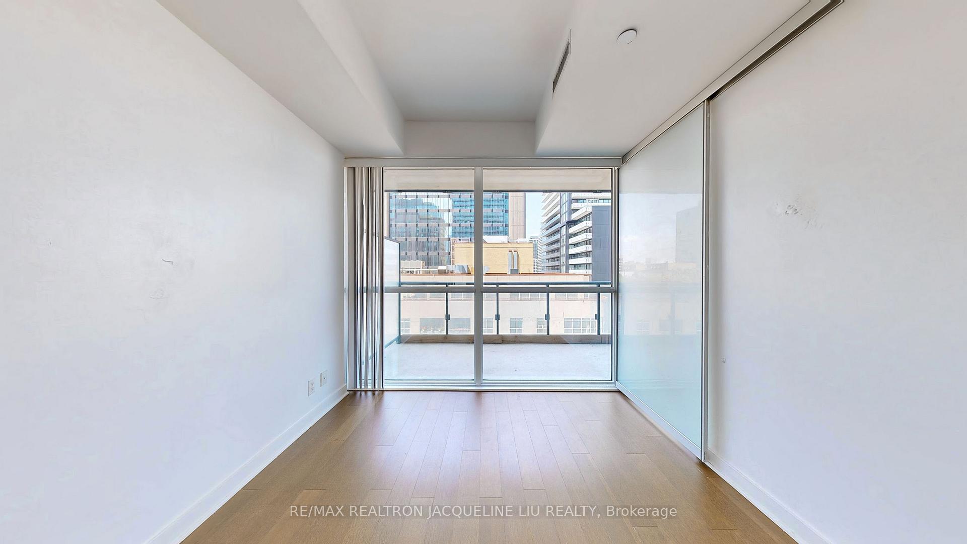 1 Bedroom Condo at 15 Grenville, Toronto For sale