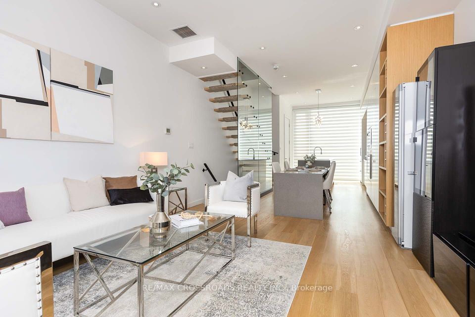 536A Eglinton