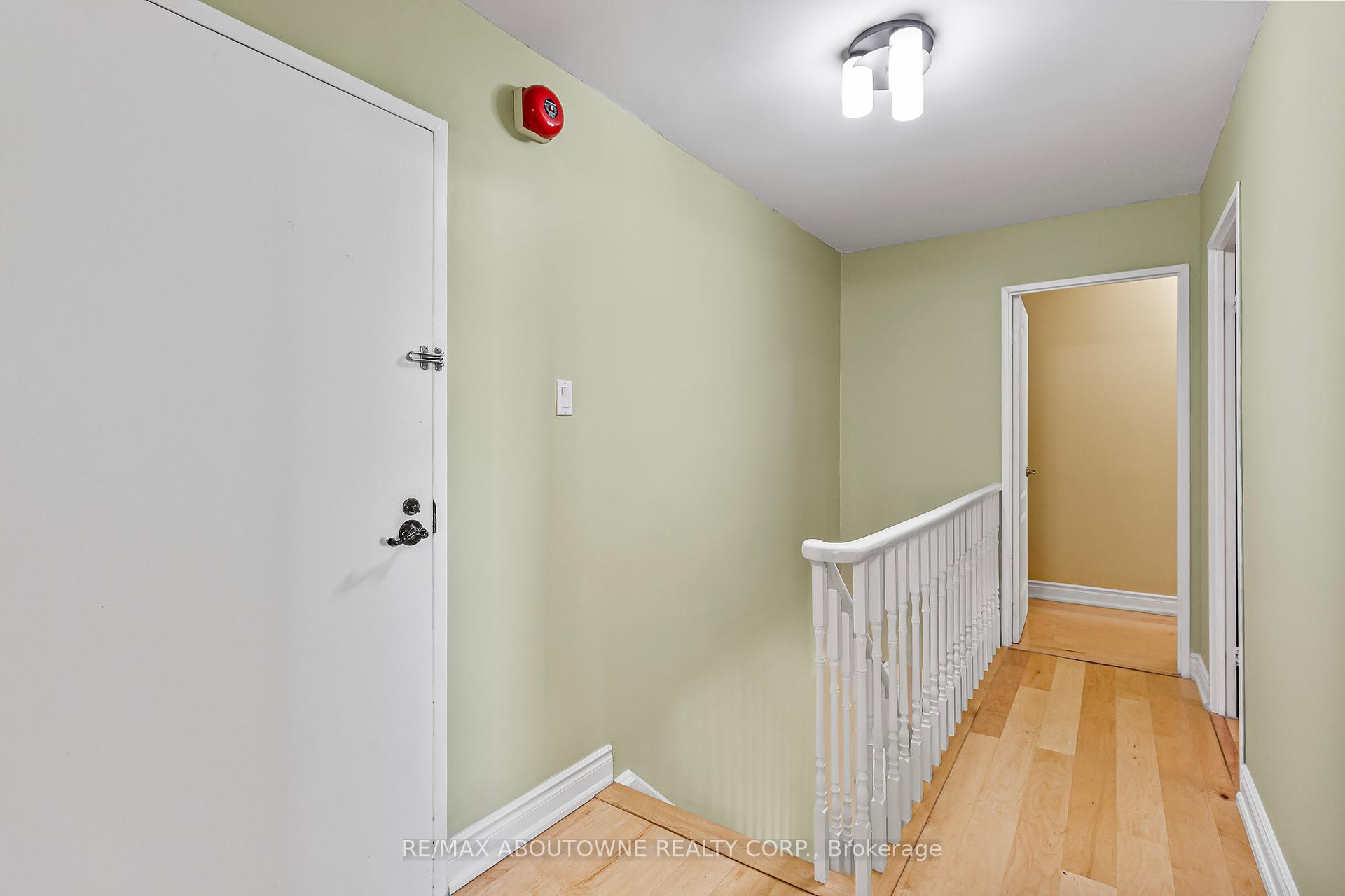 3 Bedrooms Condo at 1300 Marlborough, Oakville For sale
