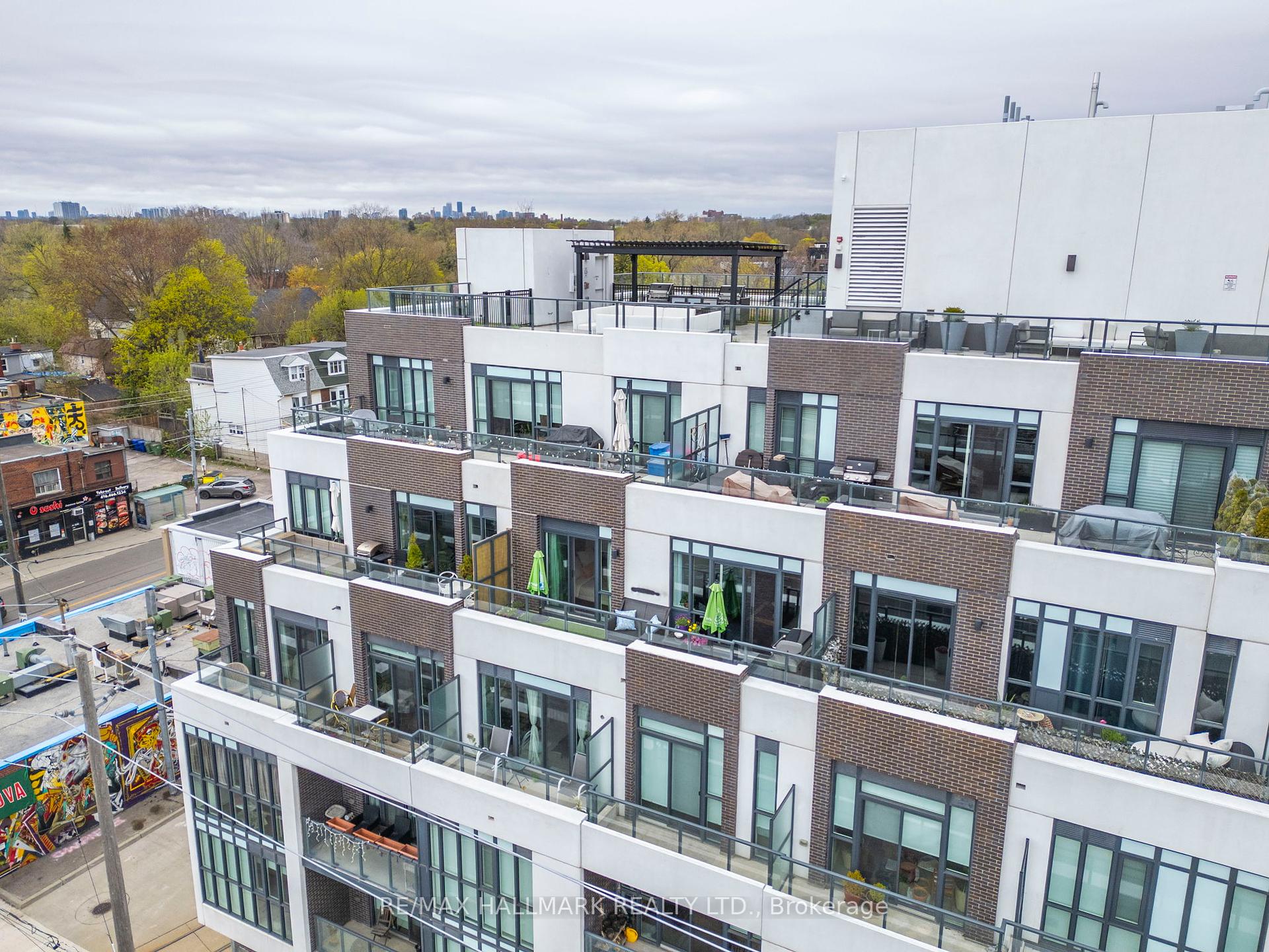 3 Bedrooms Condo at 1630 Queen, Toronto For sale