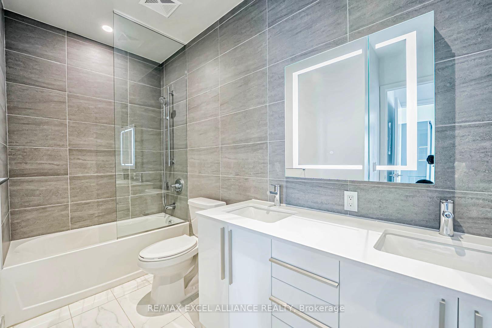 3 Bedrooms Condo at 8 Cumberland,  Toronto For sale