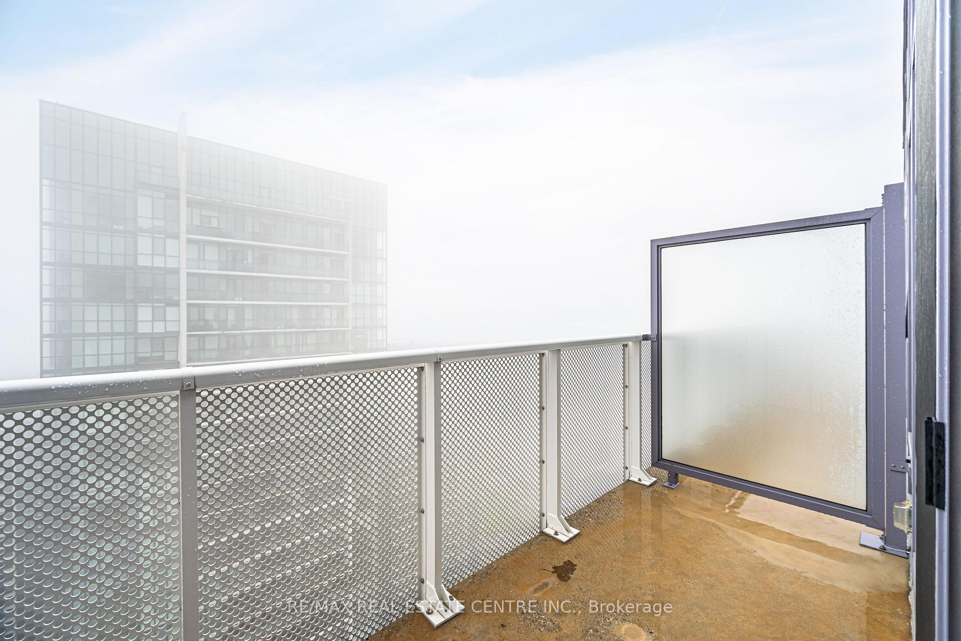2 Bedrooms Condo at 4065 Confederation, Mississauga For sale