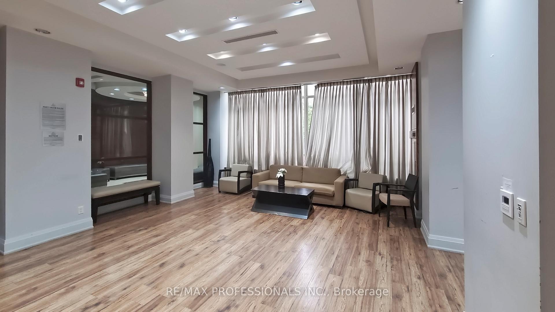 2 Bedrooms Co-op at 310 Burnhamthorpe, Mississauga For sale