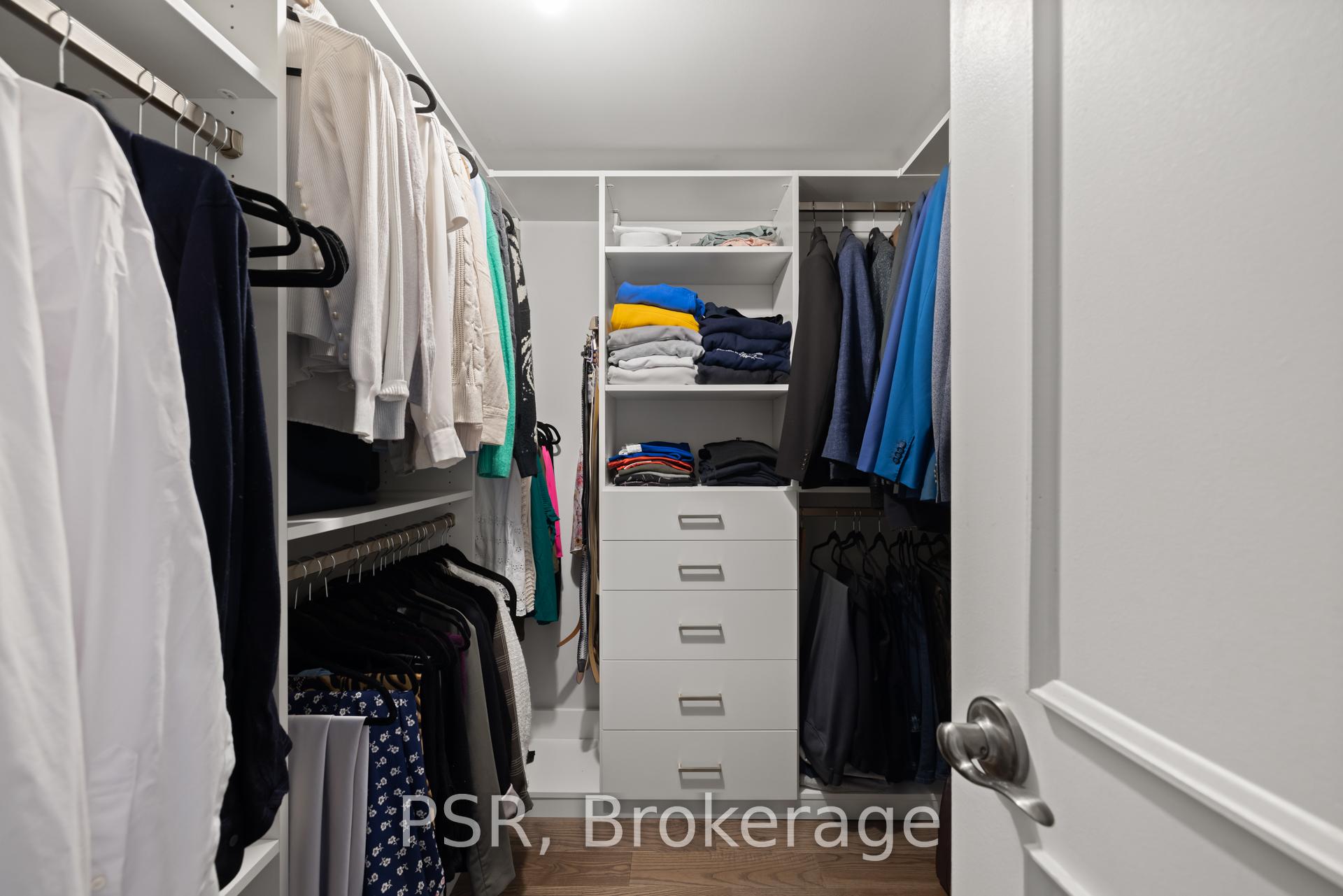 2 Bedrooms Condo at 30 Wellington, Toronto For sale