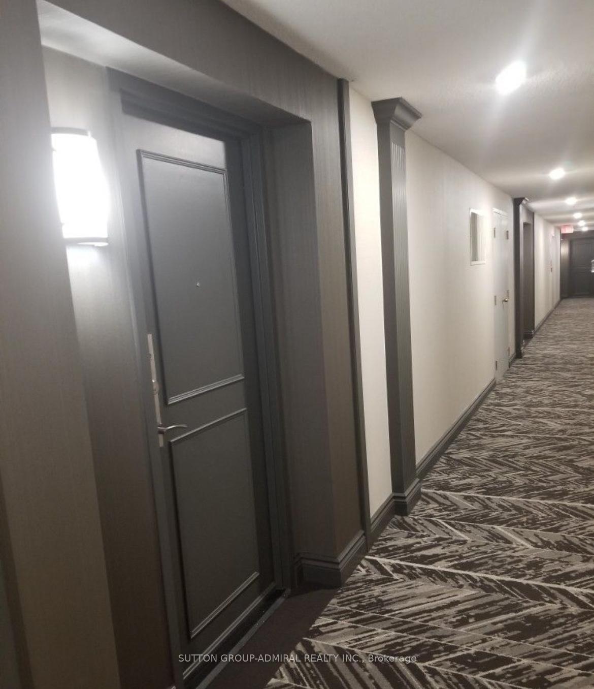 2 Bedrooms Condo at 11 Townsgate,  Vaughan For sale