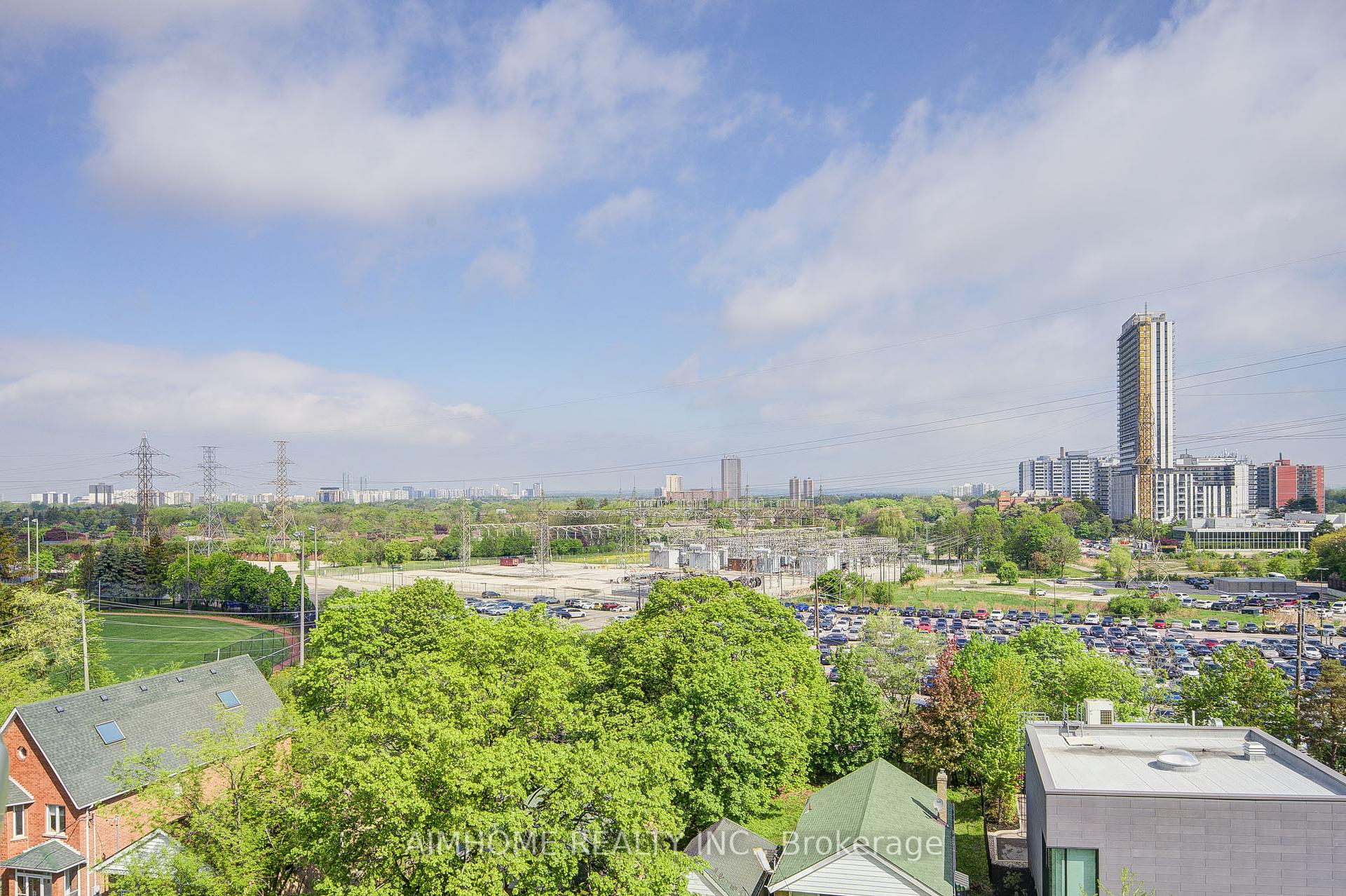 2 Bedrooms Condo at 25 Greenview, Toronto For sale