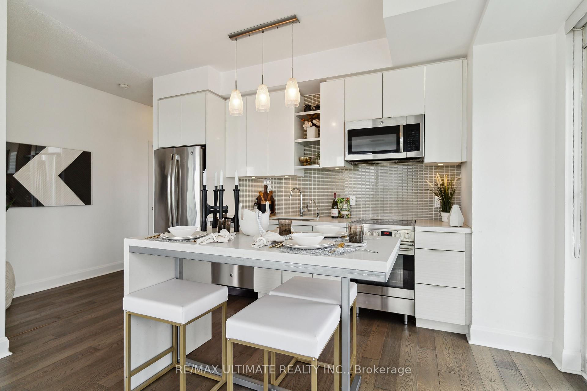 2 Bedrooms Condo at 33 Shore Breeze, Toronto For sale