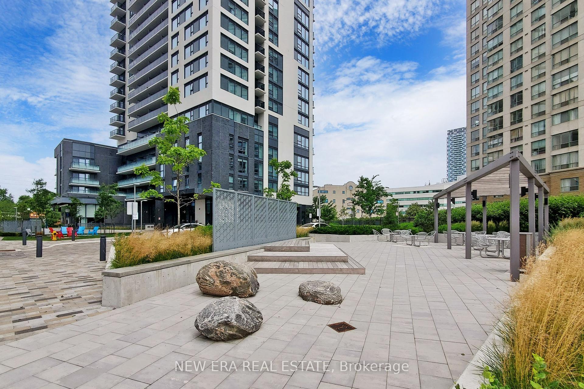 2 Bedrooms Condo at 30 Samuel Wood, Toronto For sale
