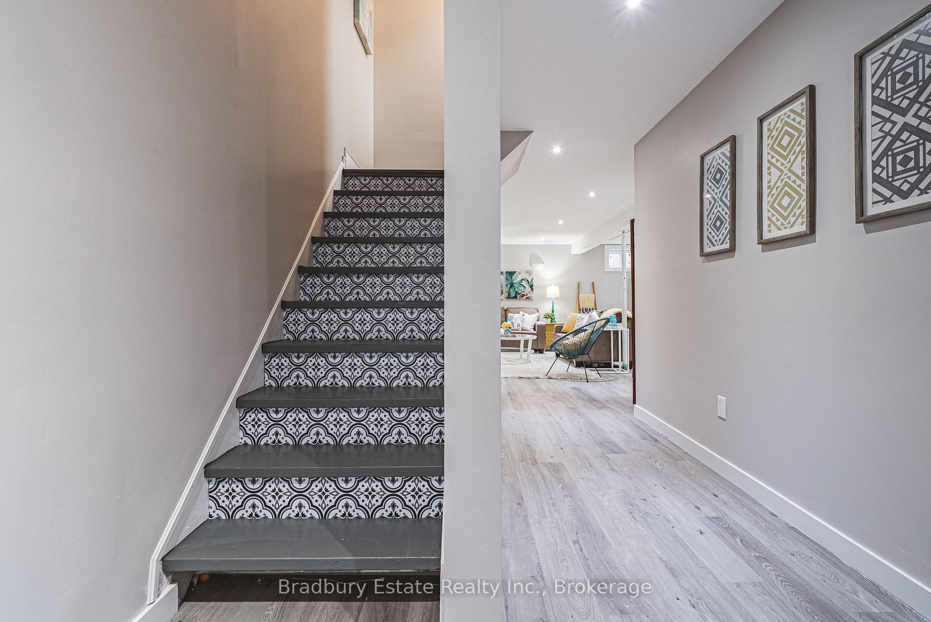 3 Bedrooms Condo at 1489 Ester, Burlington For sale