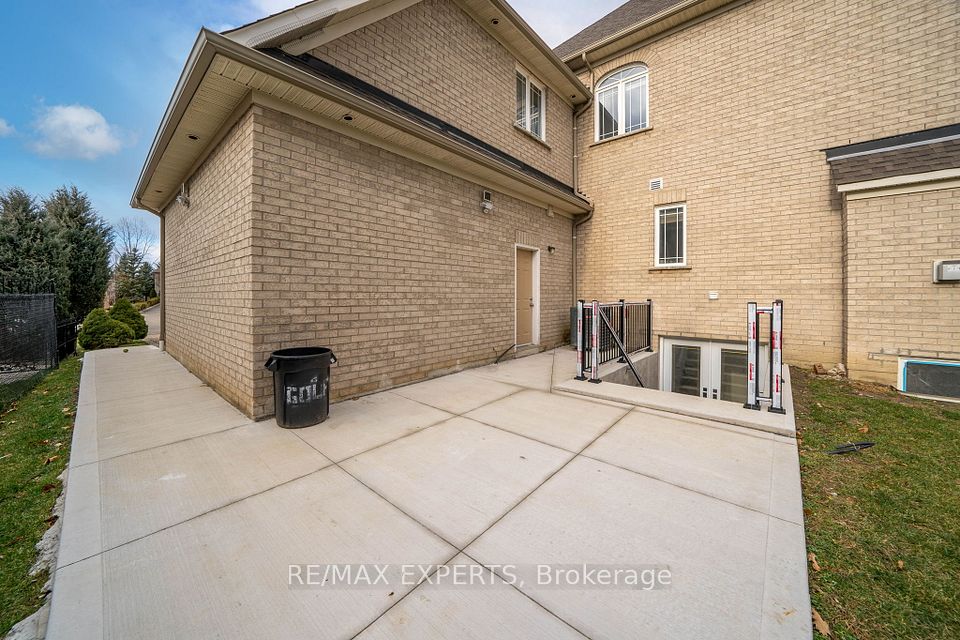 ##BSMT - 15 Greystone Gate, Vaughan, ON L6A 2V9