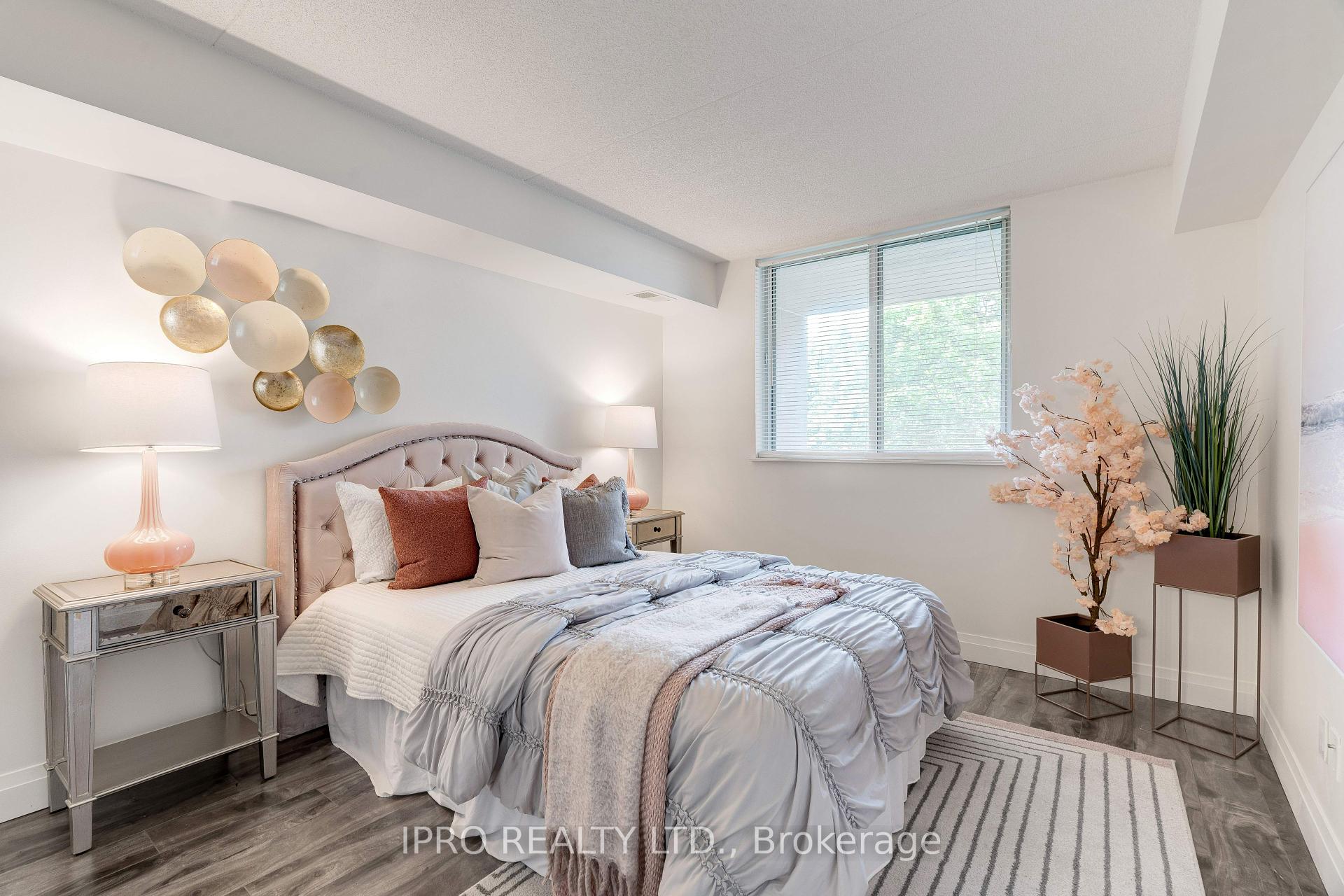2 Bedrooms Condo at 3499 Upper Middle, Burlington For sale