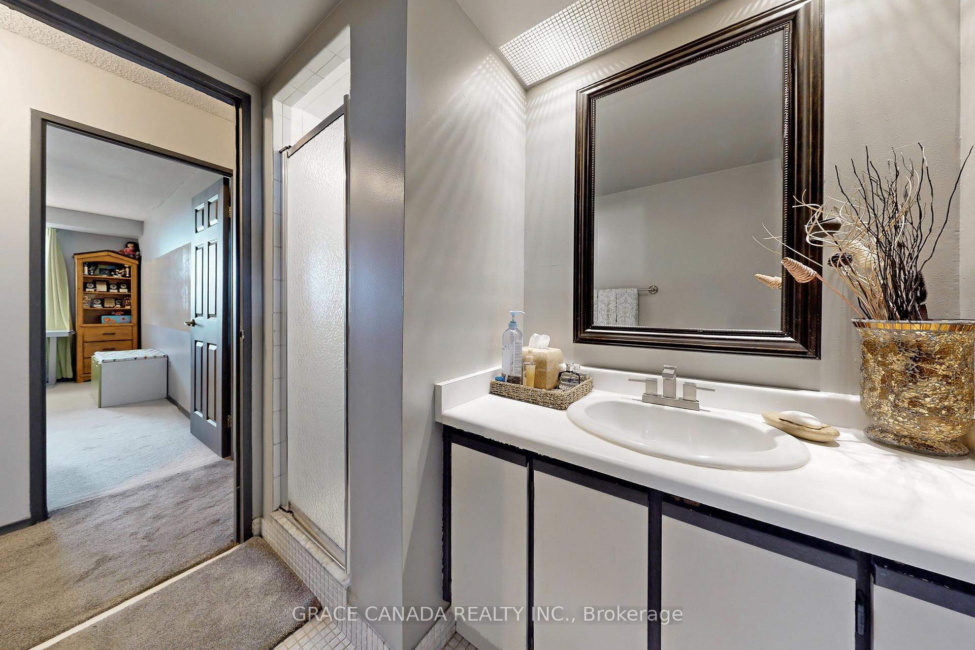 2 Bedrooms Condo at 10 Dean Park, Toronto For sale