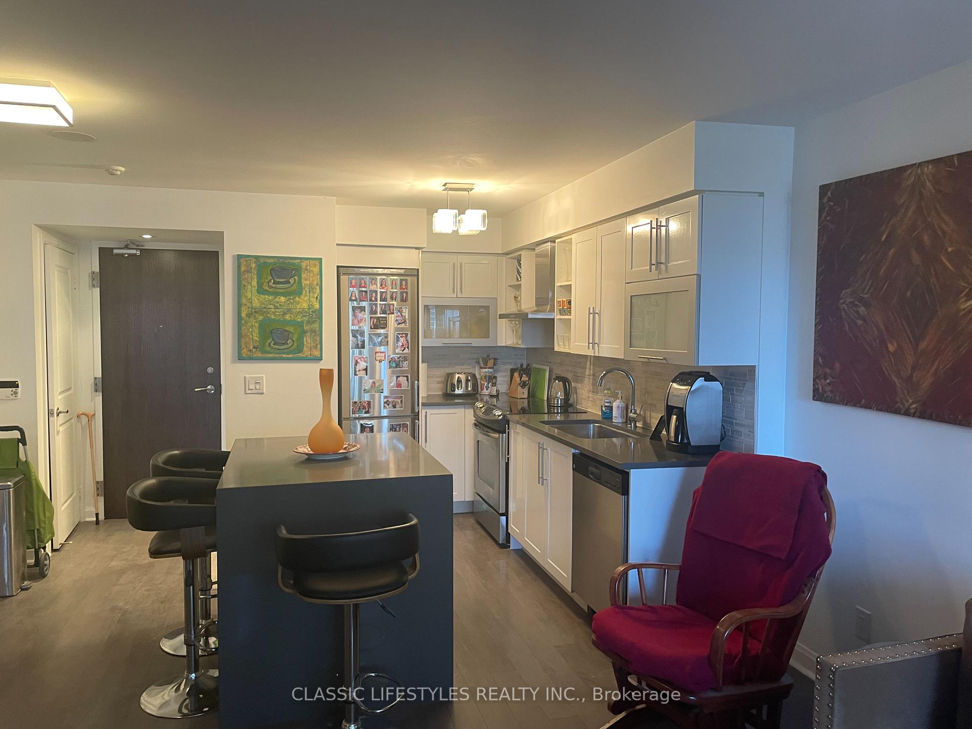 2 Bedrooms Condo at 1 Michael Power,  Toronto For sale