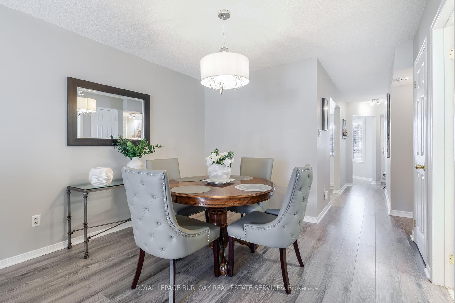 2 Bedrooms Condo at 2110 Cleaver, Burlington For sale