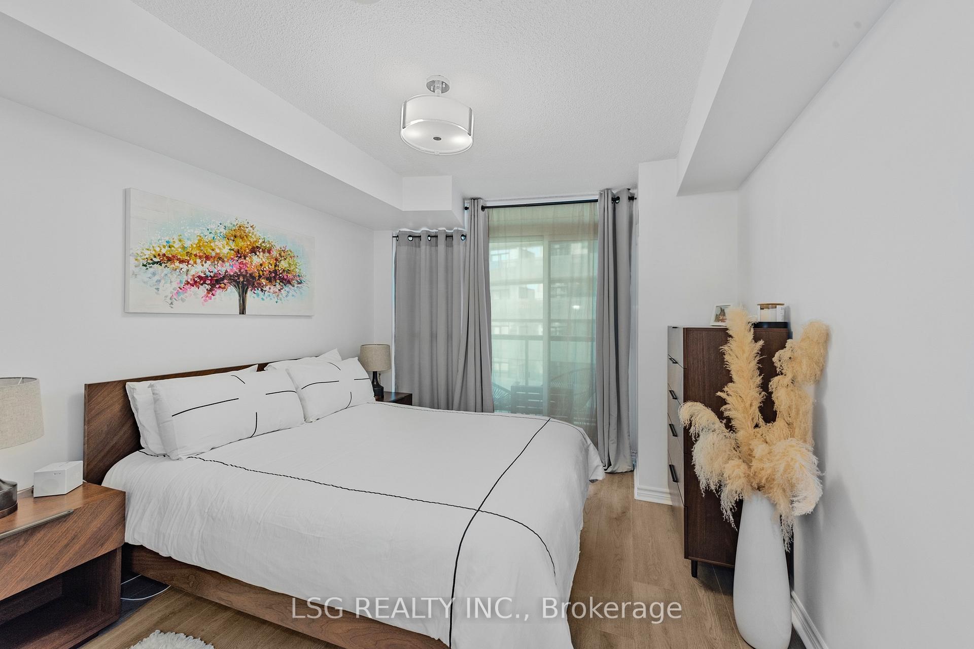 2 Bedrooms Condo at 19 Grand Trunk, Toronto For sale