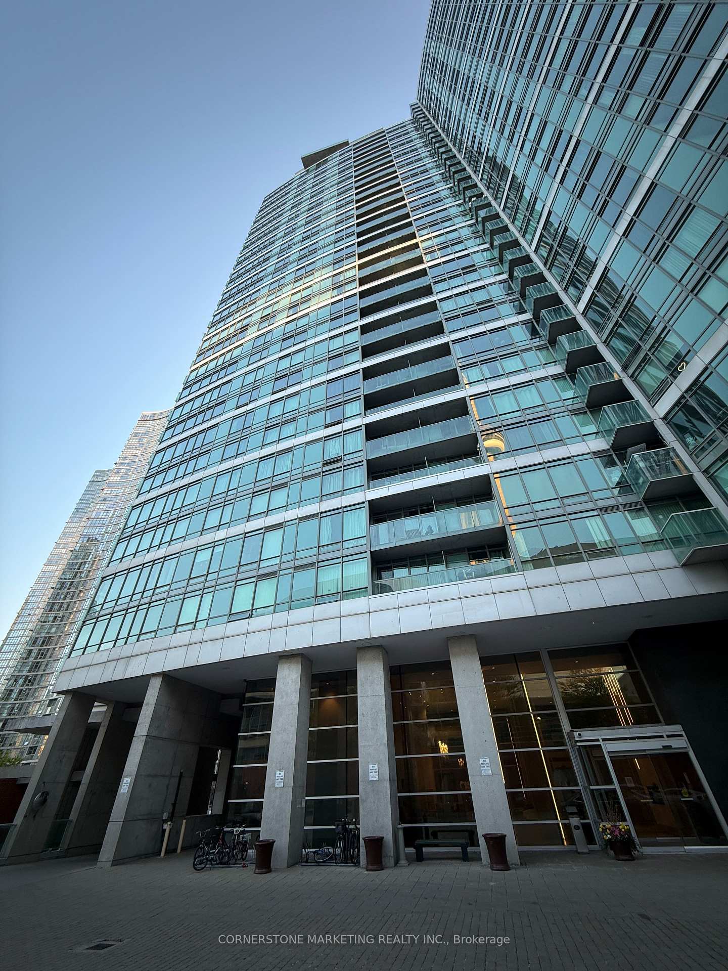 3 Bedrooms Condo at 81 Navy Wharf, Toronto For sale