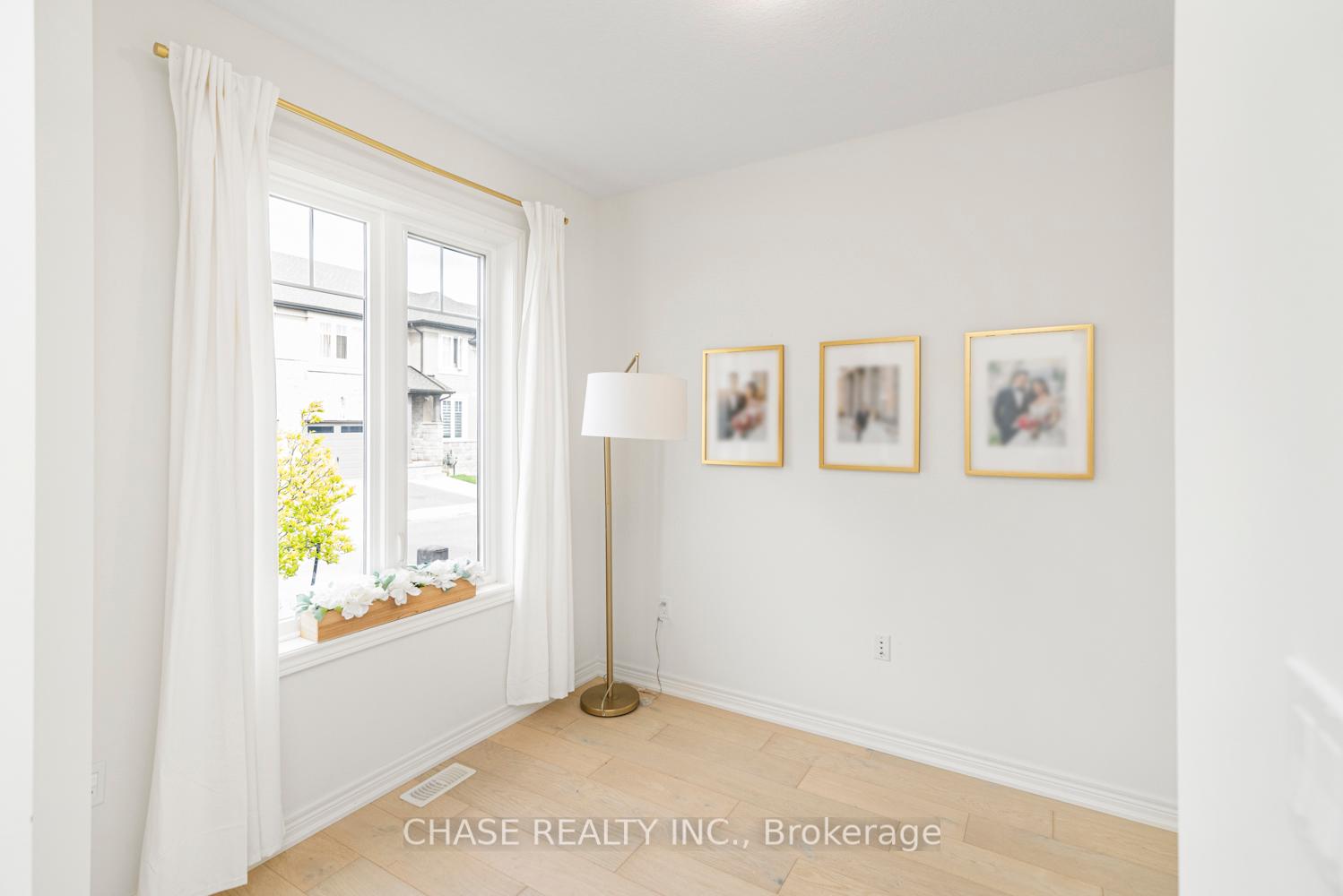 8 Bedrooms Condo at 120 Vineberg,  Hamilton For sale