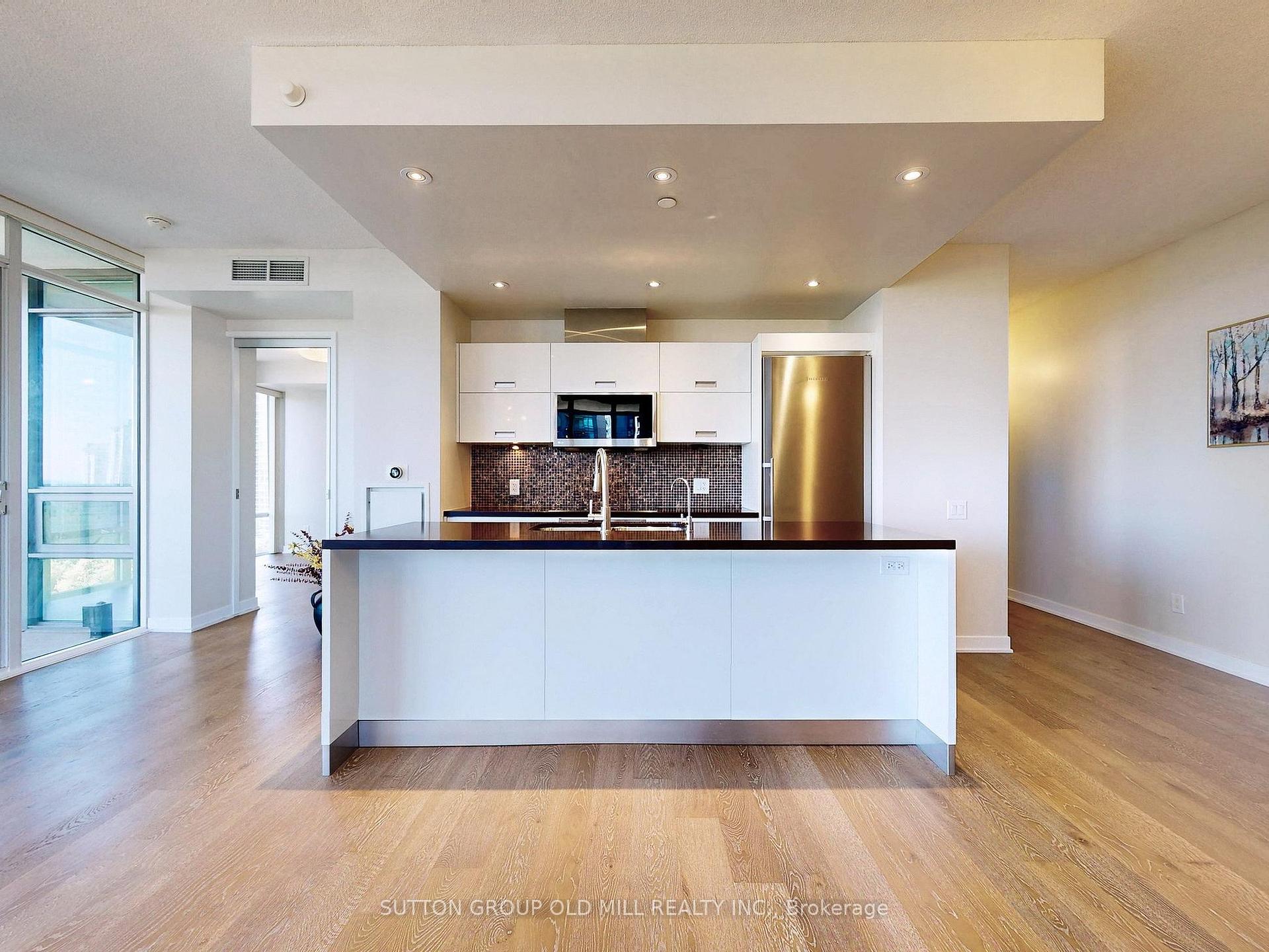 3 Bedrooms Condo at 90 Park Lawn, Toronto For sale