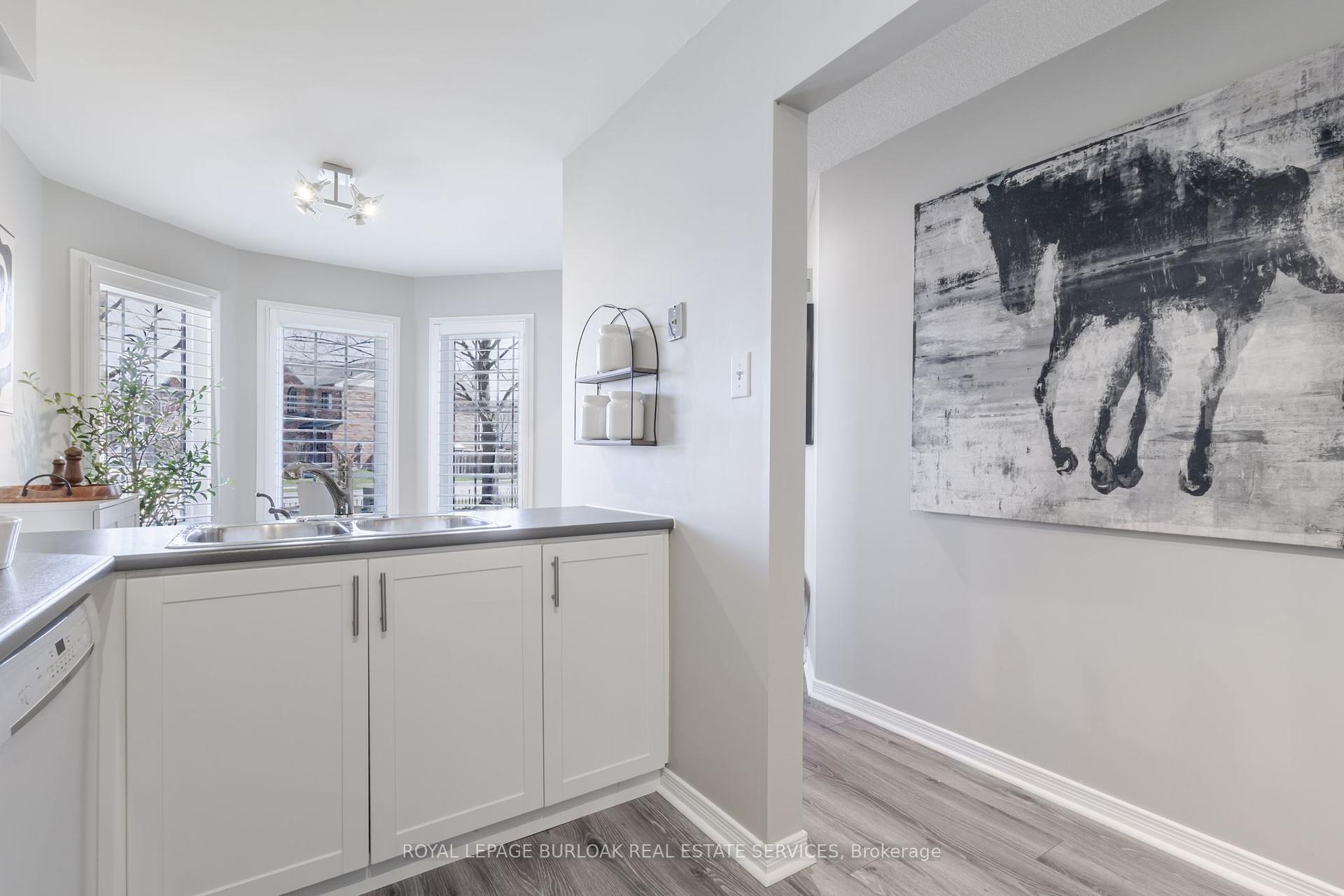 2 Bedrooms Condo at 2110 Cleaver, Burlington For sale