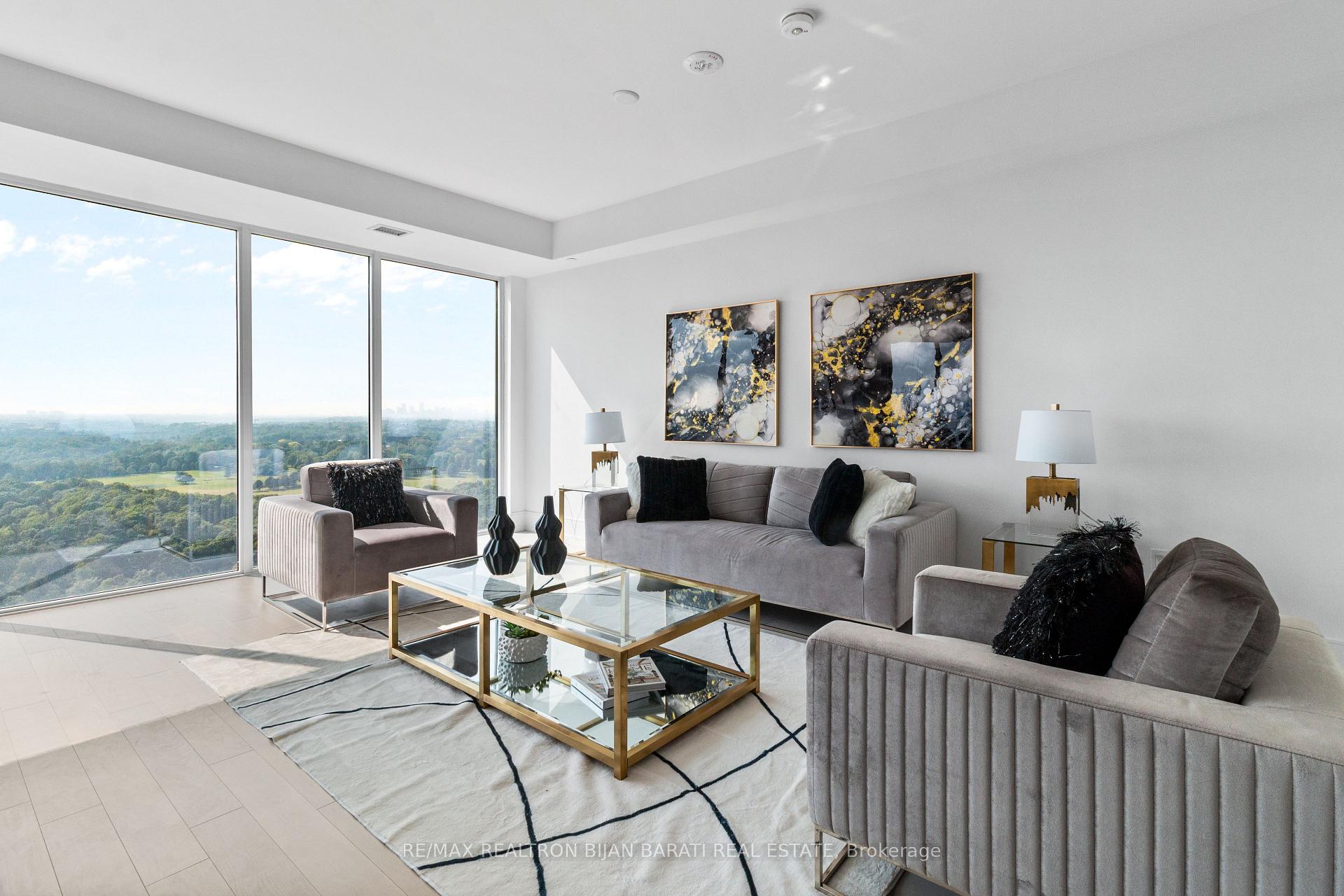 3 Bedrooms Condo at 10 Inn On The Park, Toronto For sale
