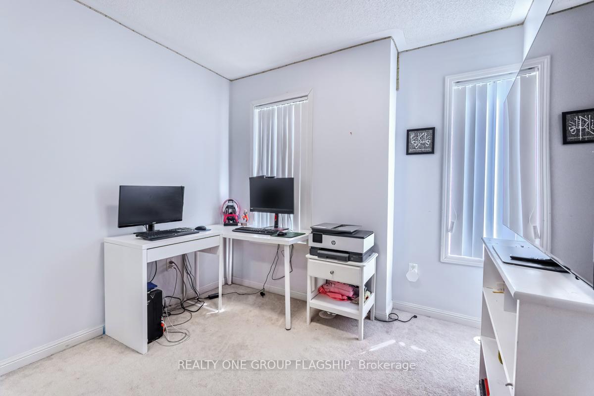 3 Bedrooms Condo at 3185 Boxford,  Mississauga For sale