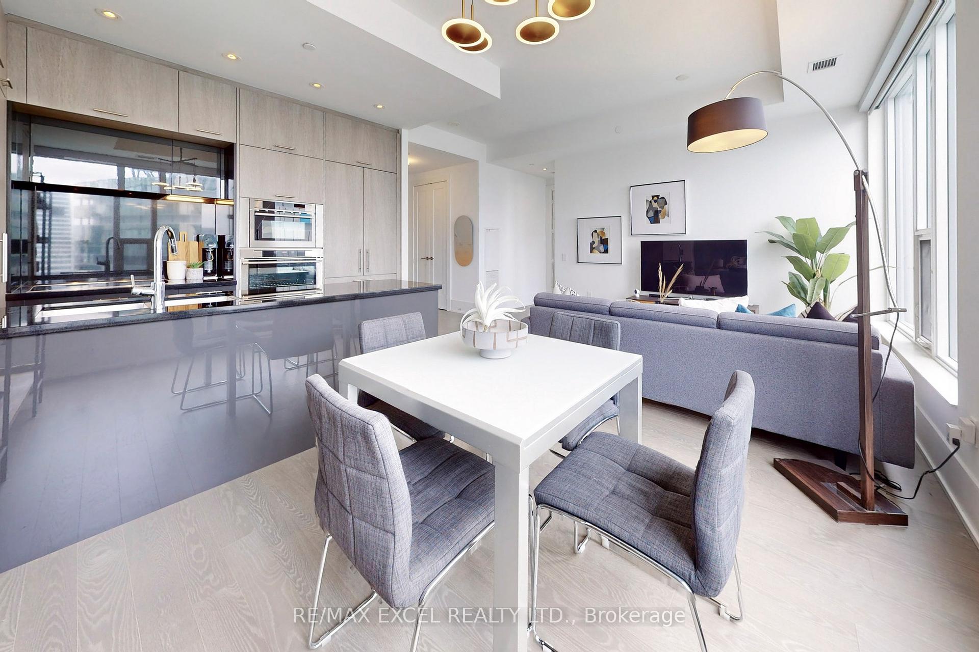 2 Bedrooms Condo at 10 York, Toronto For sale