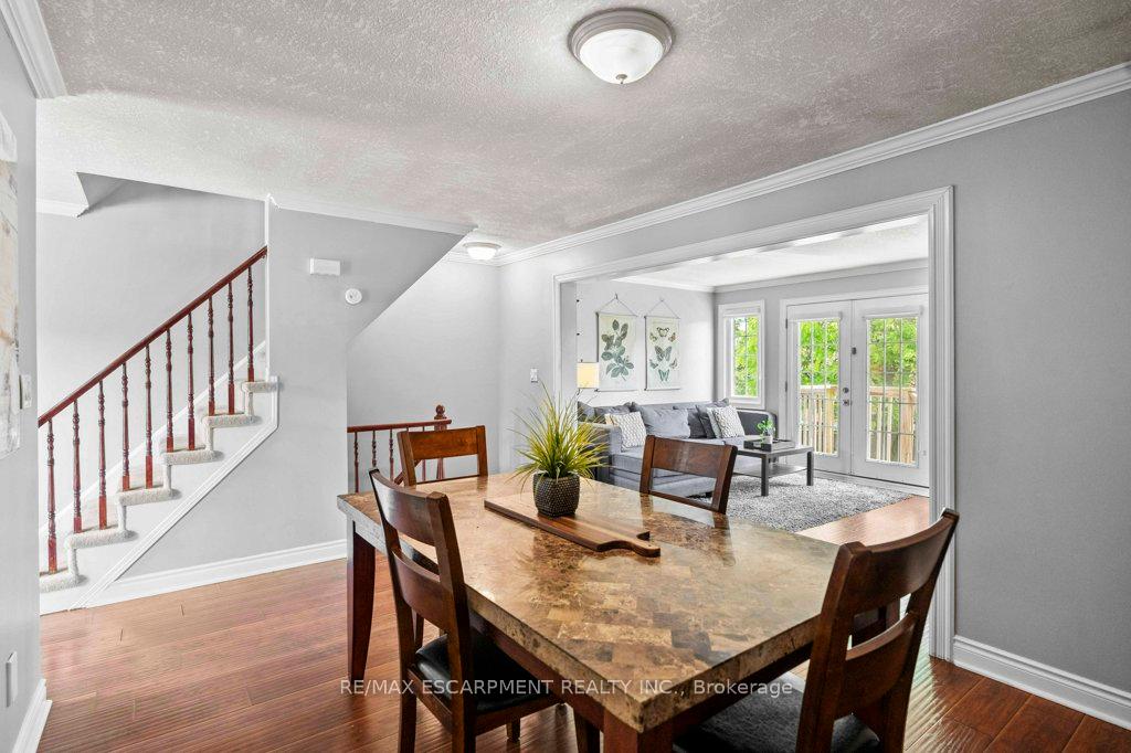 3 Bedrooms Condo at 29 HERITAGE, Hamilton For sale