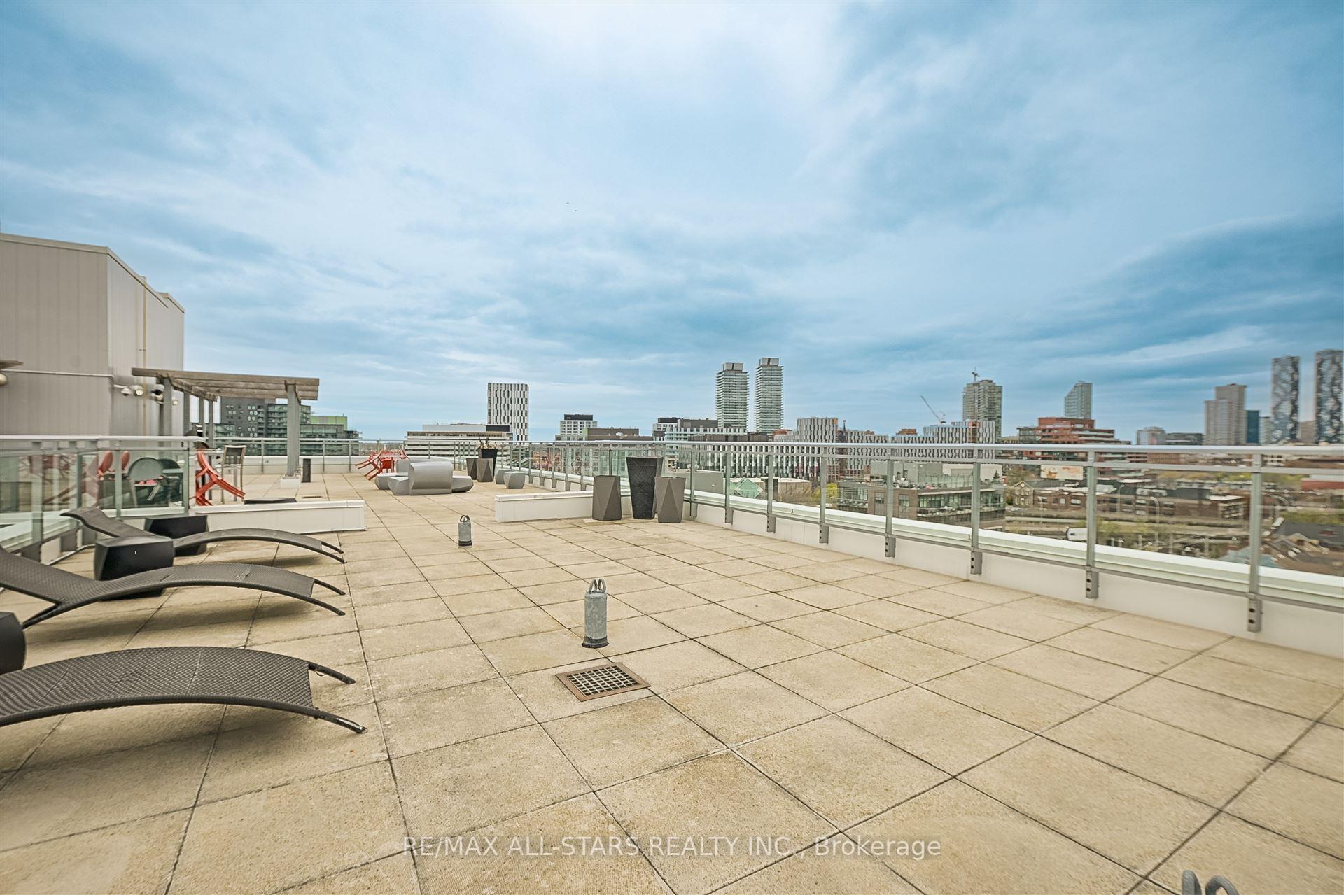 2 Bedrooms Condo at 510 King, Toronto For sale