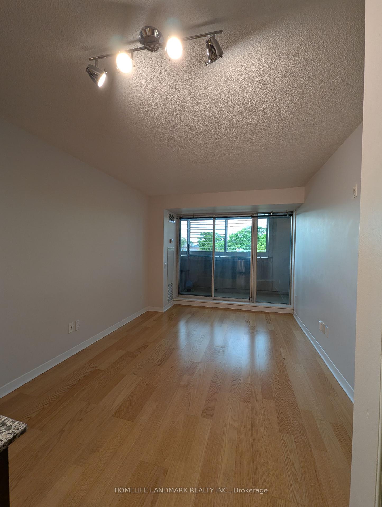 2 Bedrooms Condo at 1050 The Queensway, Toronto For sale