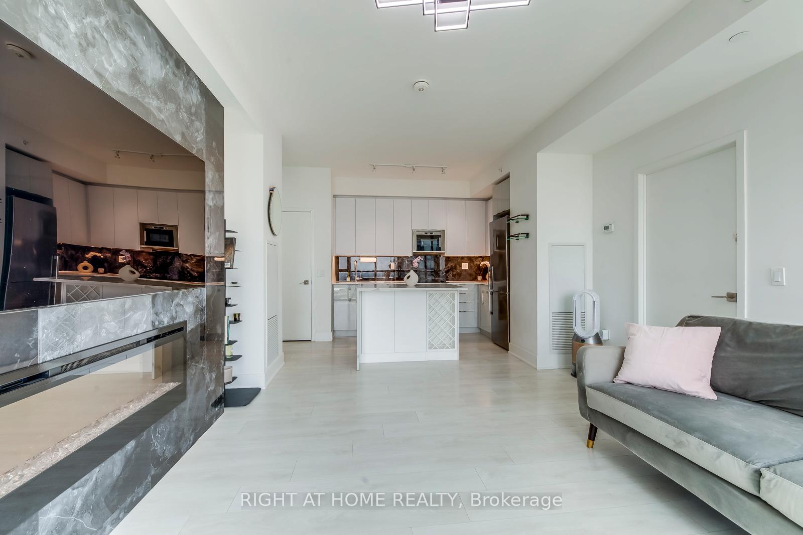 2 Bedrooms Condo at 2916 Highway 7, Vaughan For sale