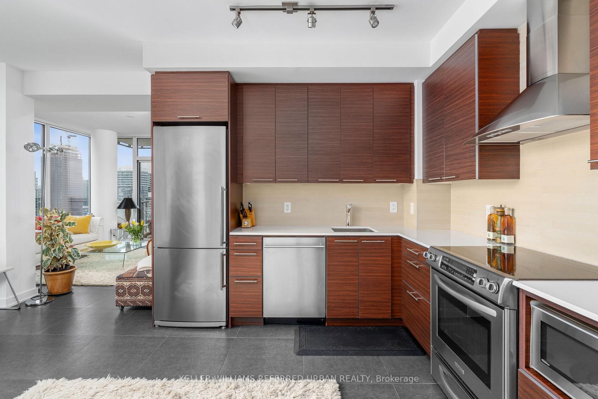 2 Bedrooms Condo at 1 Market, Toronto For sale