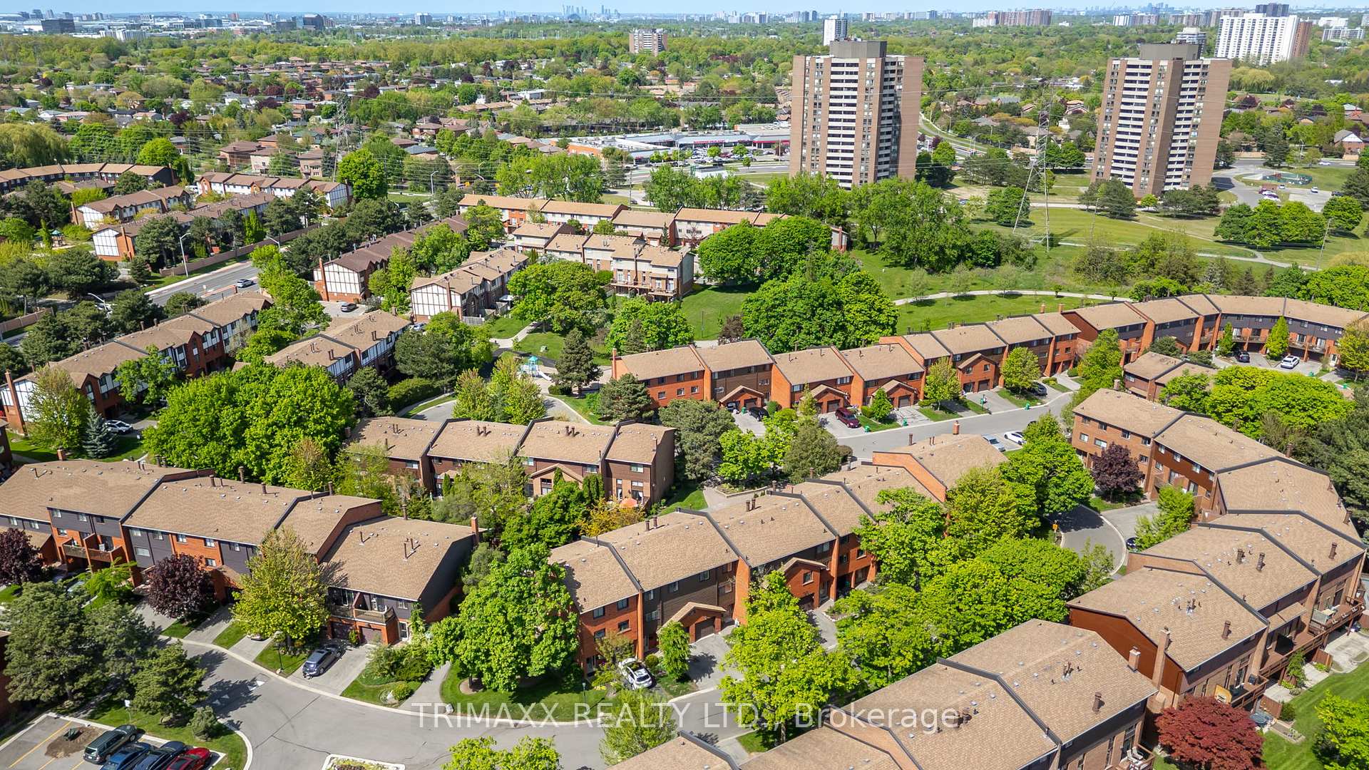 4 Bedrooms Condo at 4165 Fieldgate, Mississauga For sale