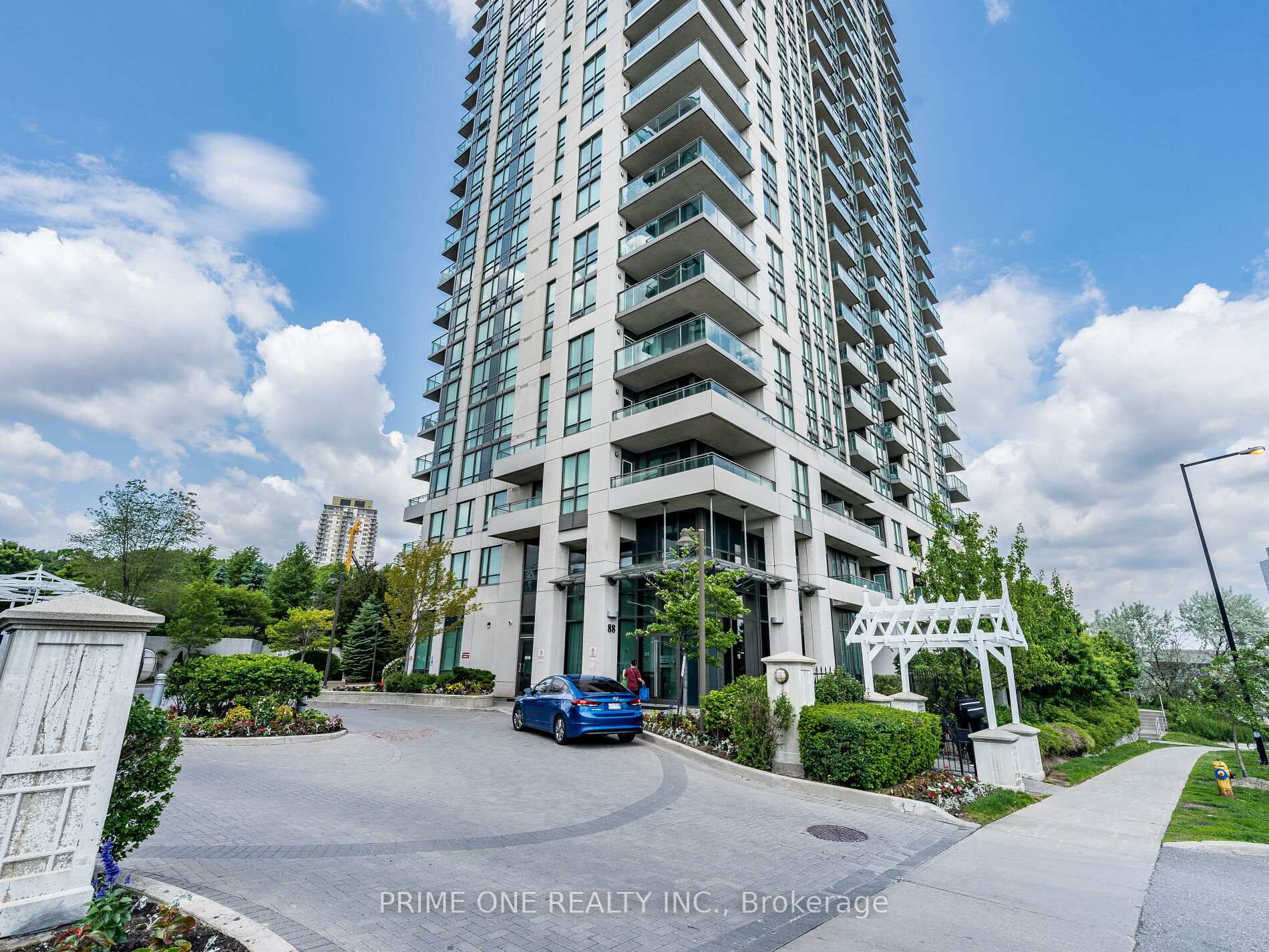 2 Bedrooms Condo at 88 Grangeway, Toronto For sale